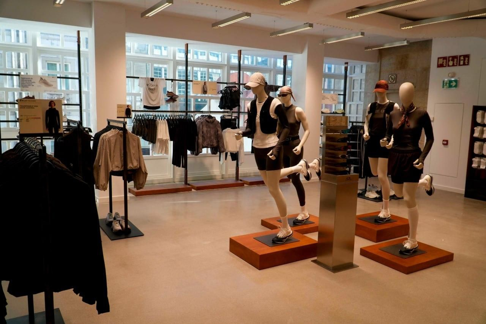 Galería | La nueva tienda de Oysho en Vigo ocupa un edificio emblemático en Príncipe