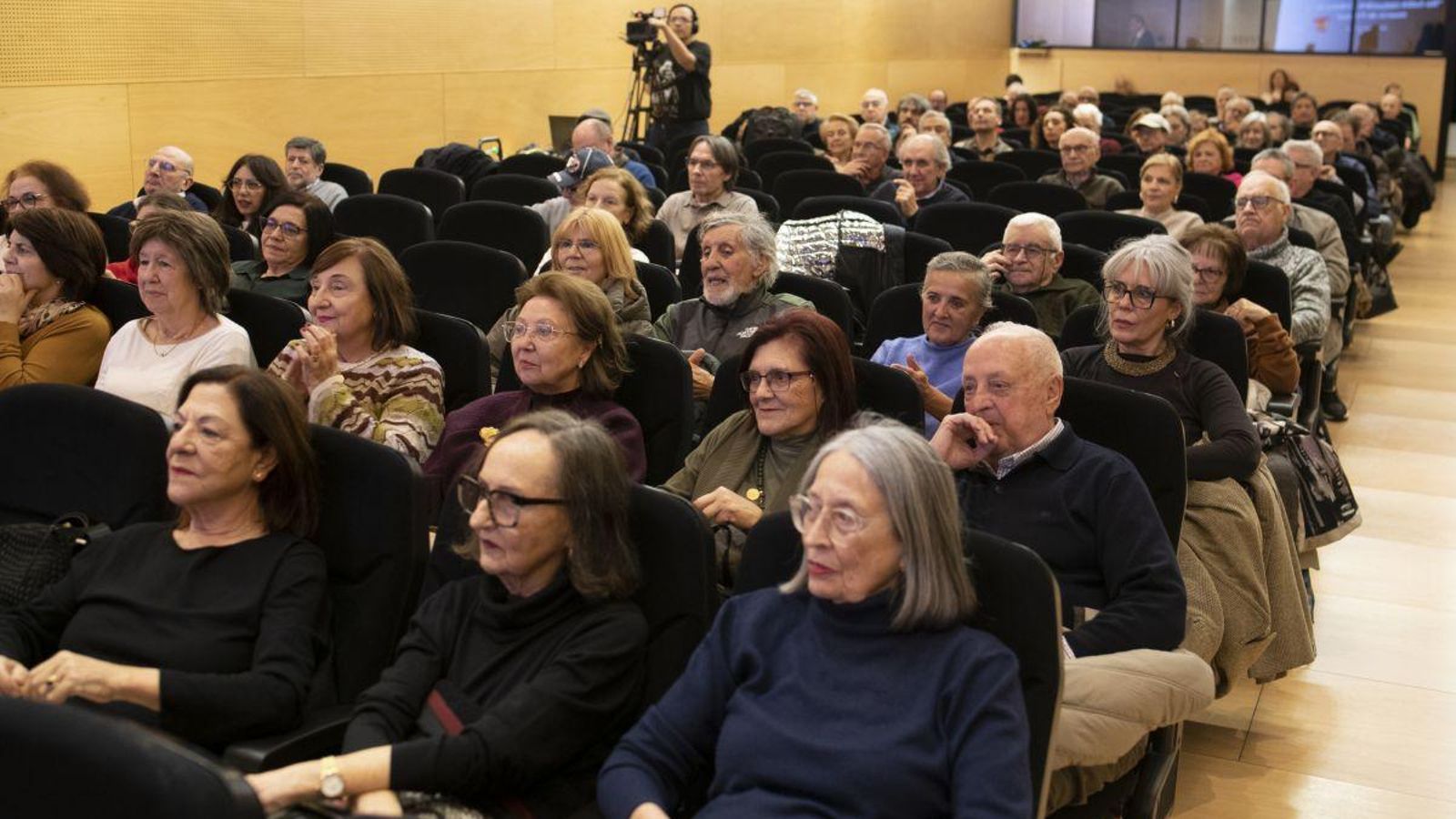 Público asistente a la ponencia en el Centro Cultural Marcos Valcárcel.