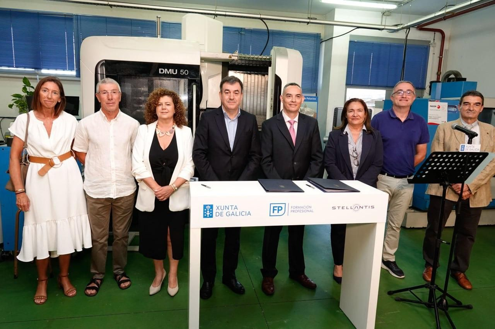 Firma del acuerdo entre Stellantis y la Xunta. // Vicente Alonso
