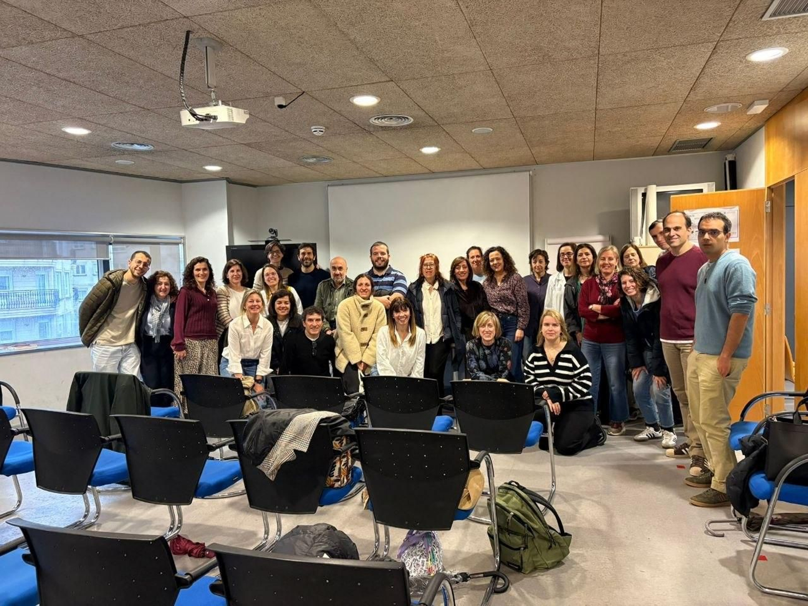 El equipo PROA asistió a una charla sobre infecciones de piel en Rosalía Castro.