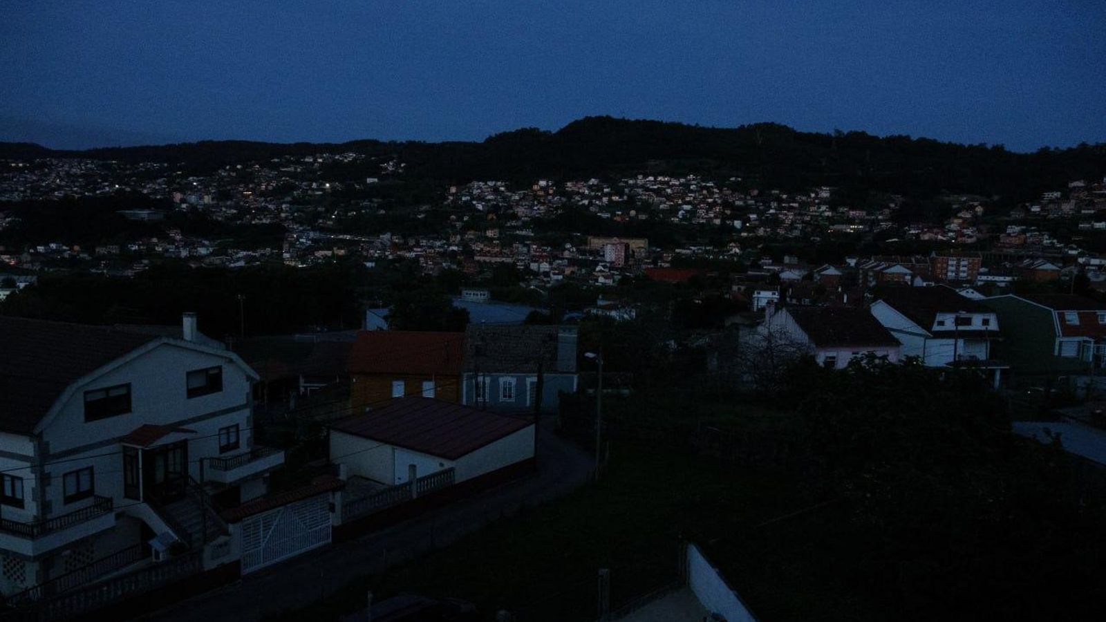 Una vista de una parte de Vigo, durante el apagón.