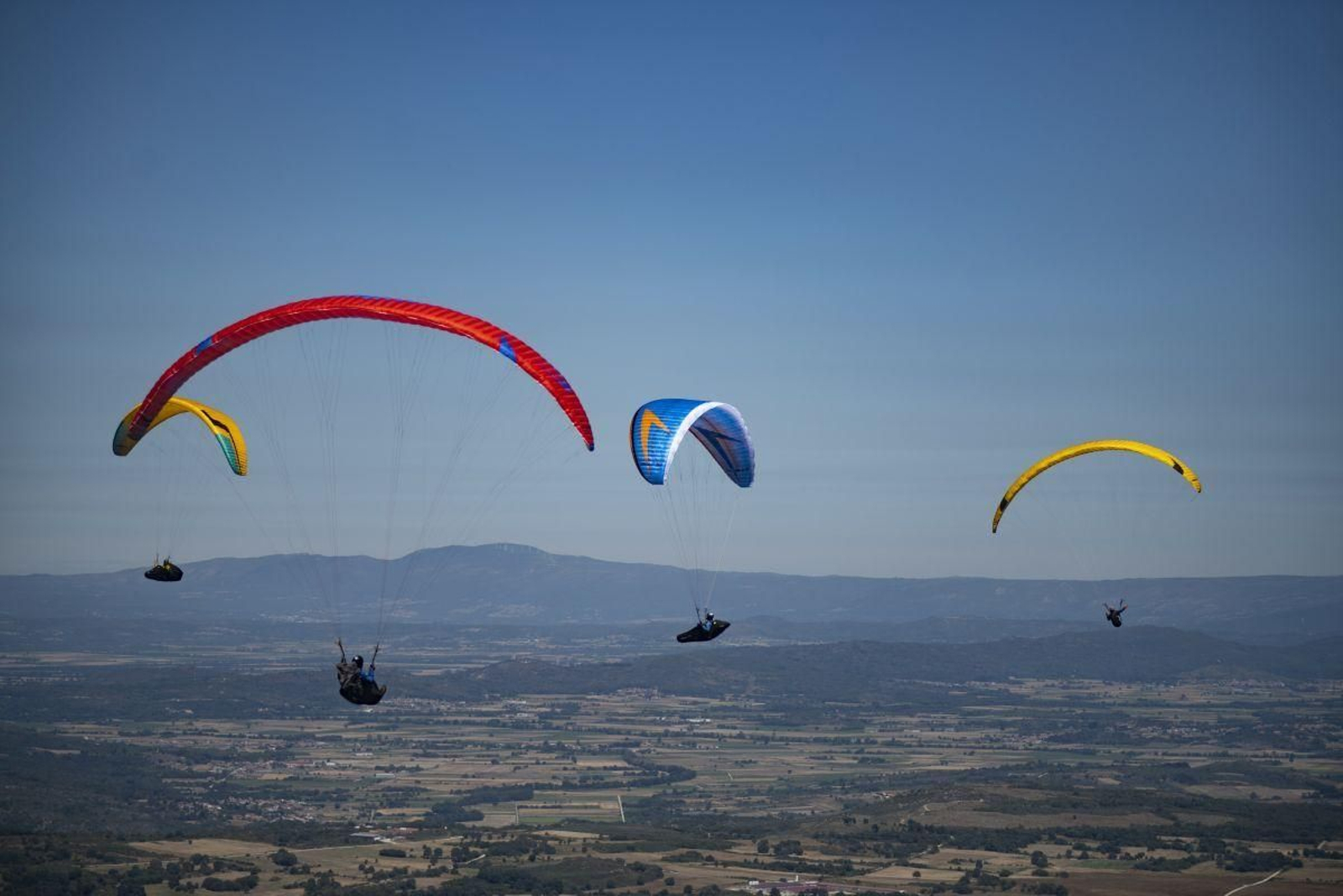 Zona de vuelo libre con parapente del Concello de Baltar.
