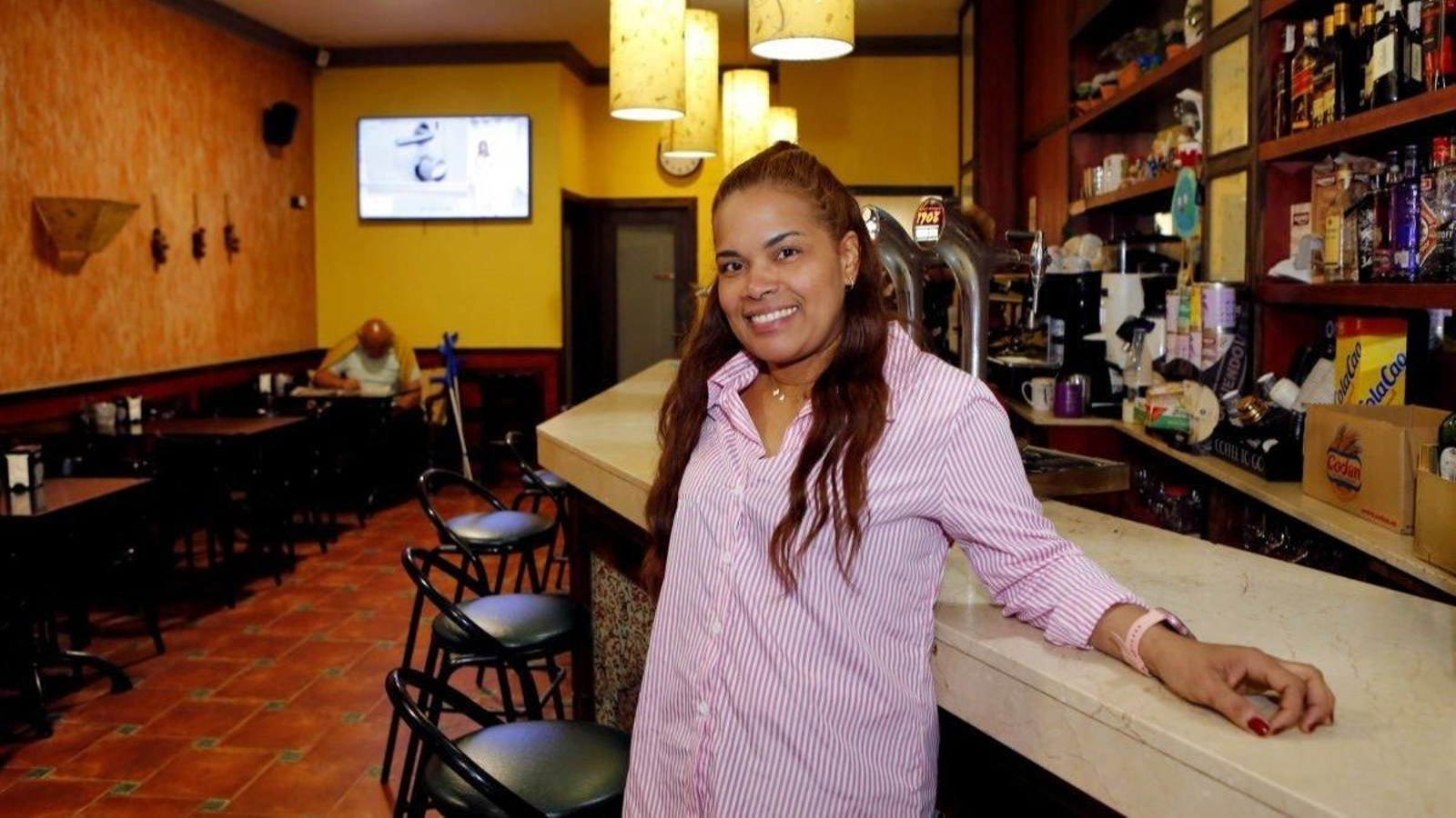 Luz Maziel en la Cafetería Brétema.