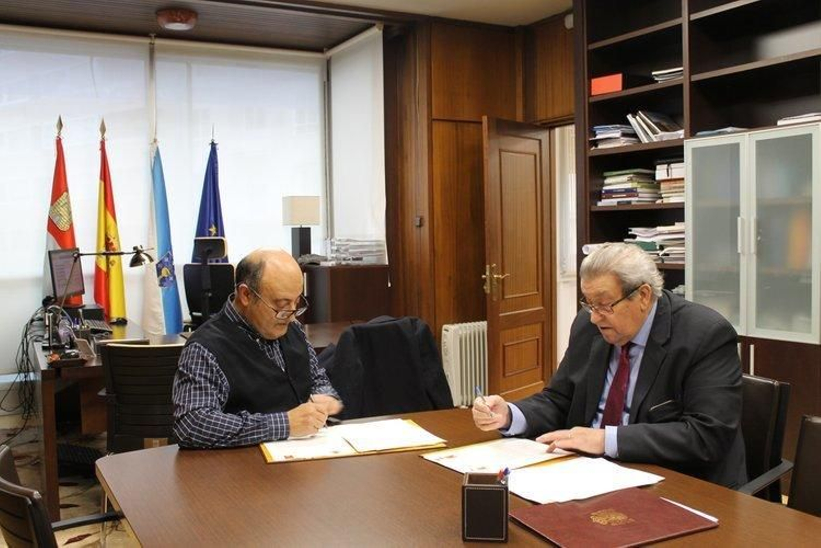 José Antonio Quiroga, presidente de la Confederación, y Avelino Luis de Francisco, regidor de Cortegada.