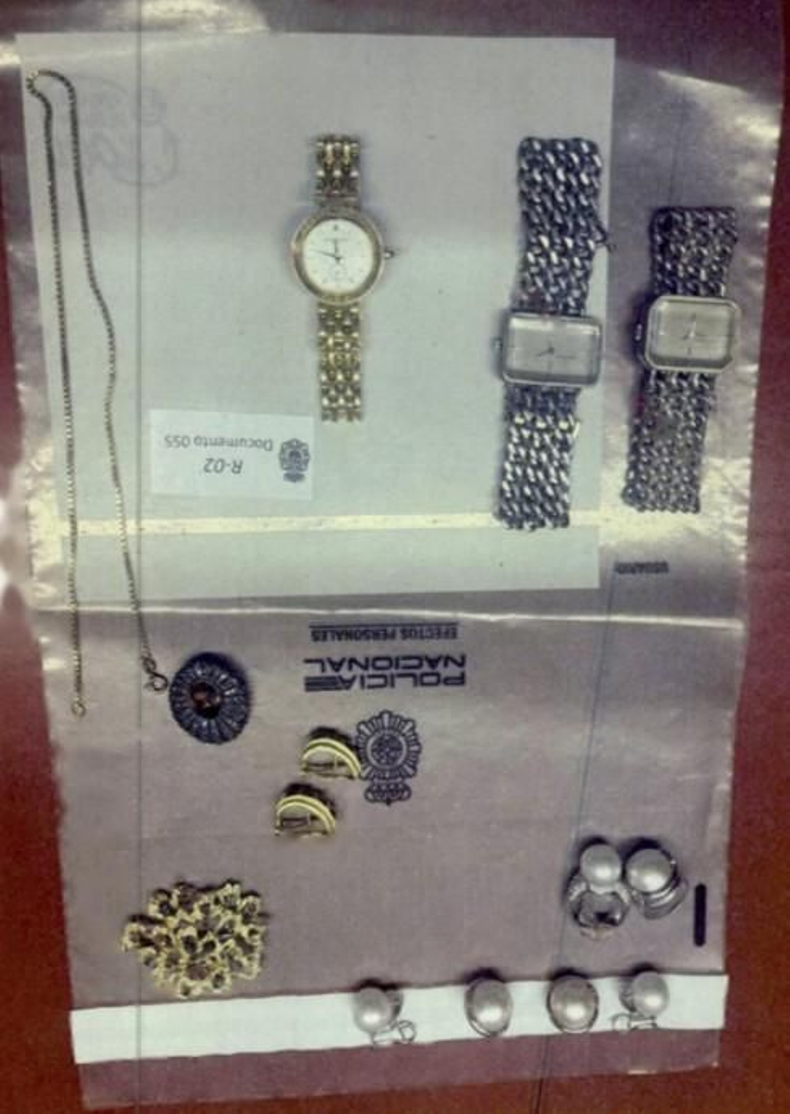 Galería | Zapatero guardaba decenas de joyas y relojes en una caja fuerte en su despacho, fotos