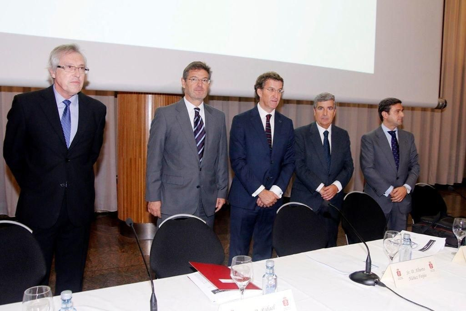 El ministro de Justicia, Rafael Catalá, clausuró ayer las jornadas de los jueces decanos, junto con Núñez Feijóo.