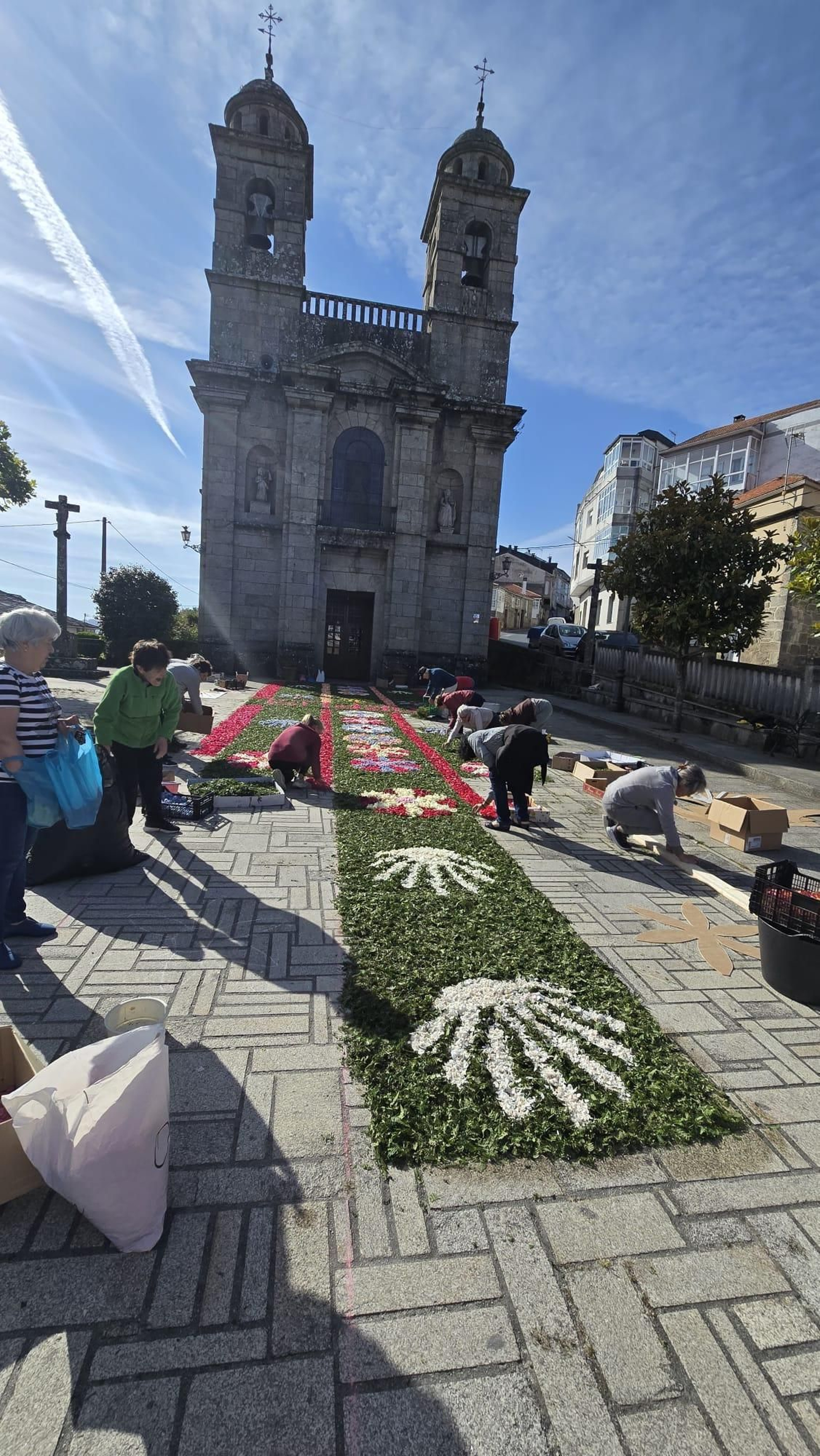 Galería | Castro Caldelas se engalana con alfombras de flores para el Corpus Christi