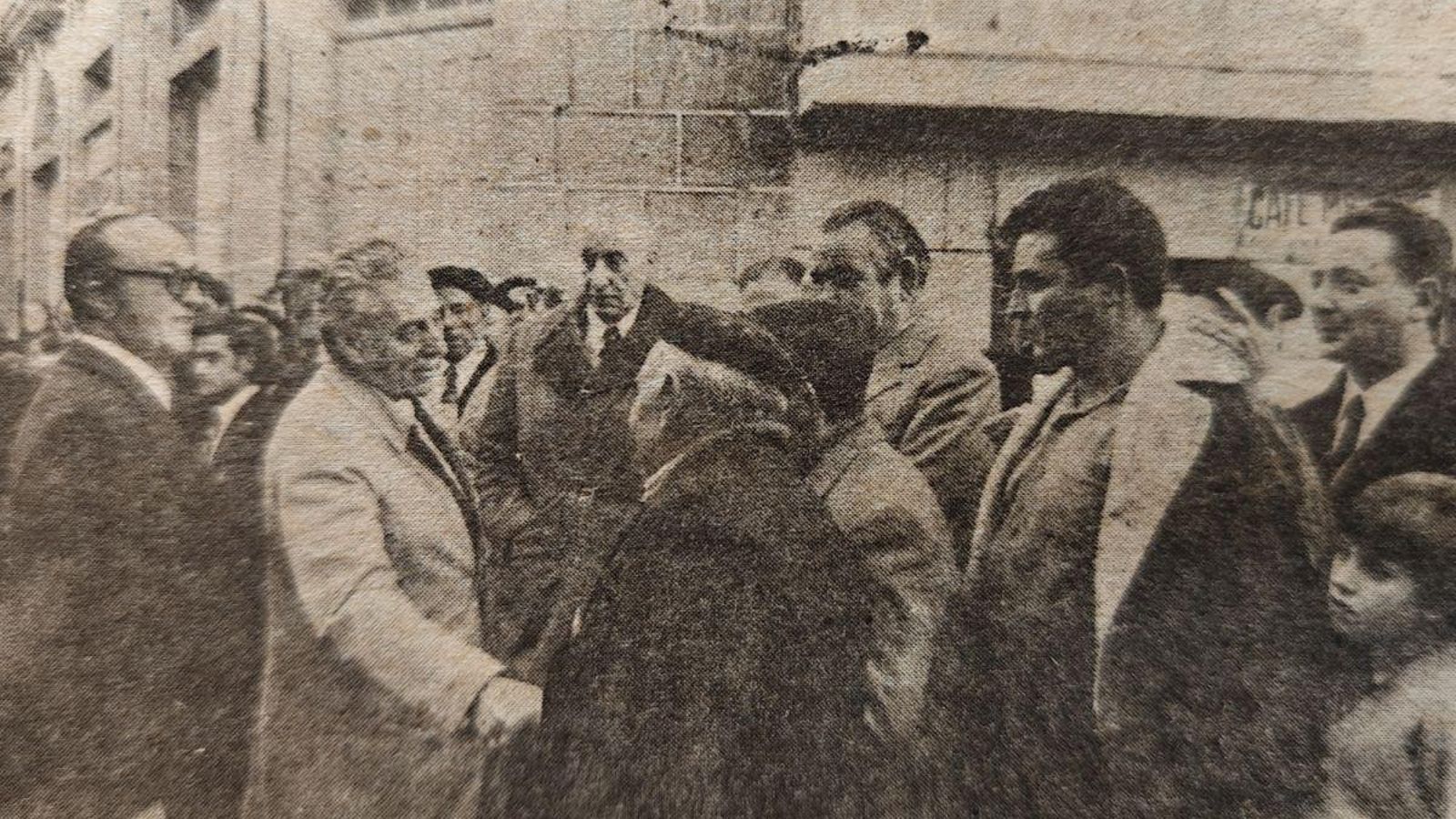 Un momento de la visita del gobernador civil.