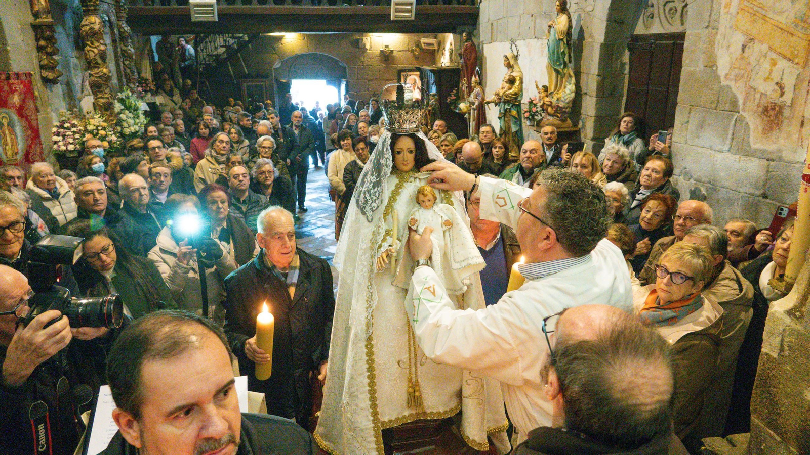 Galería | Vigo celebra As Candelas pese a la lluvia