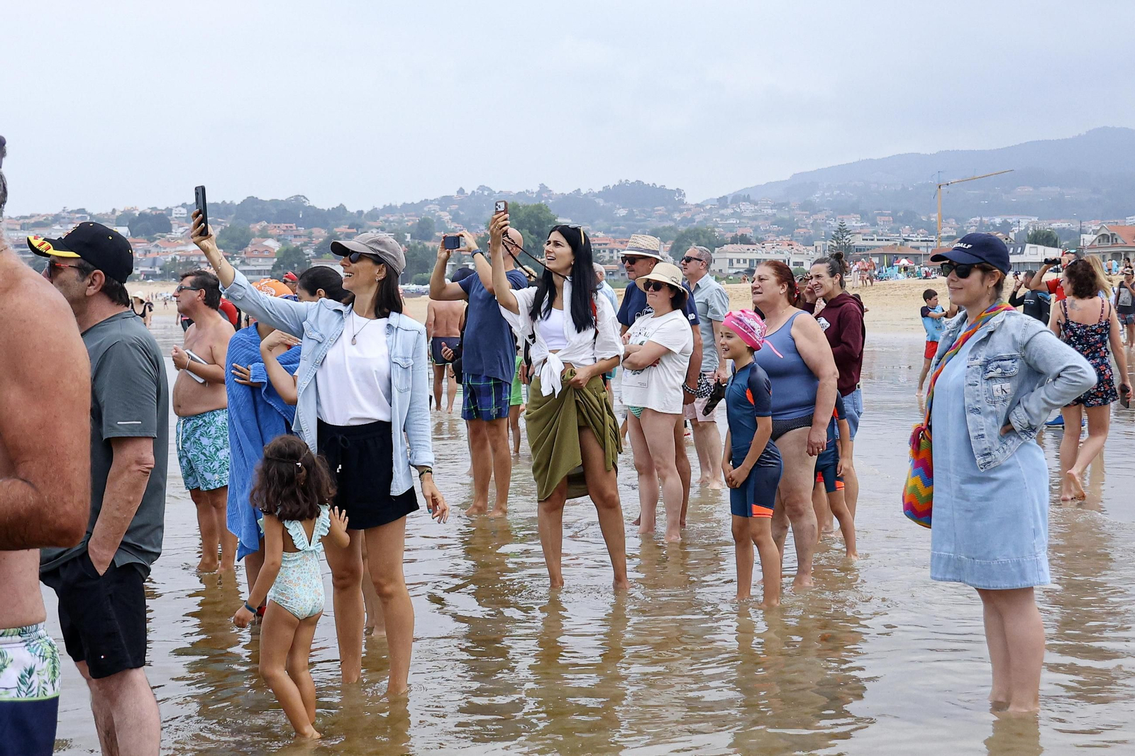 Galería | Centenares de nadadores se citan en Praia América para la Travesía a nado Costa Serena 2026