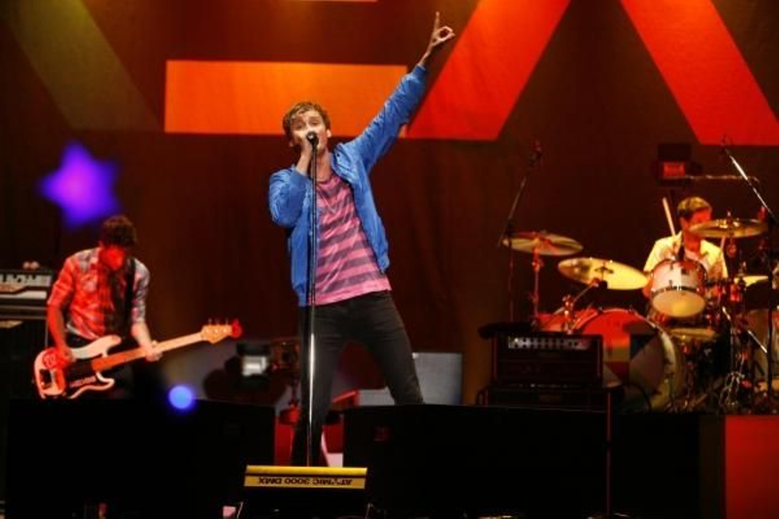 El grupo británico Keane durante su actuación anoche en el auditorio de Castrelos en el único concierto que ofrecieron en España.