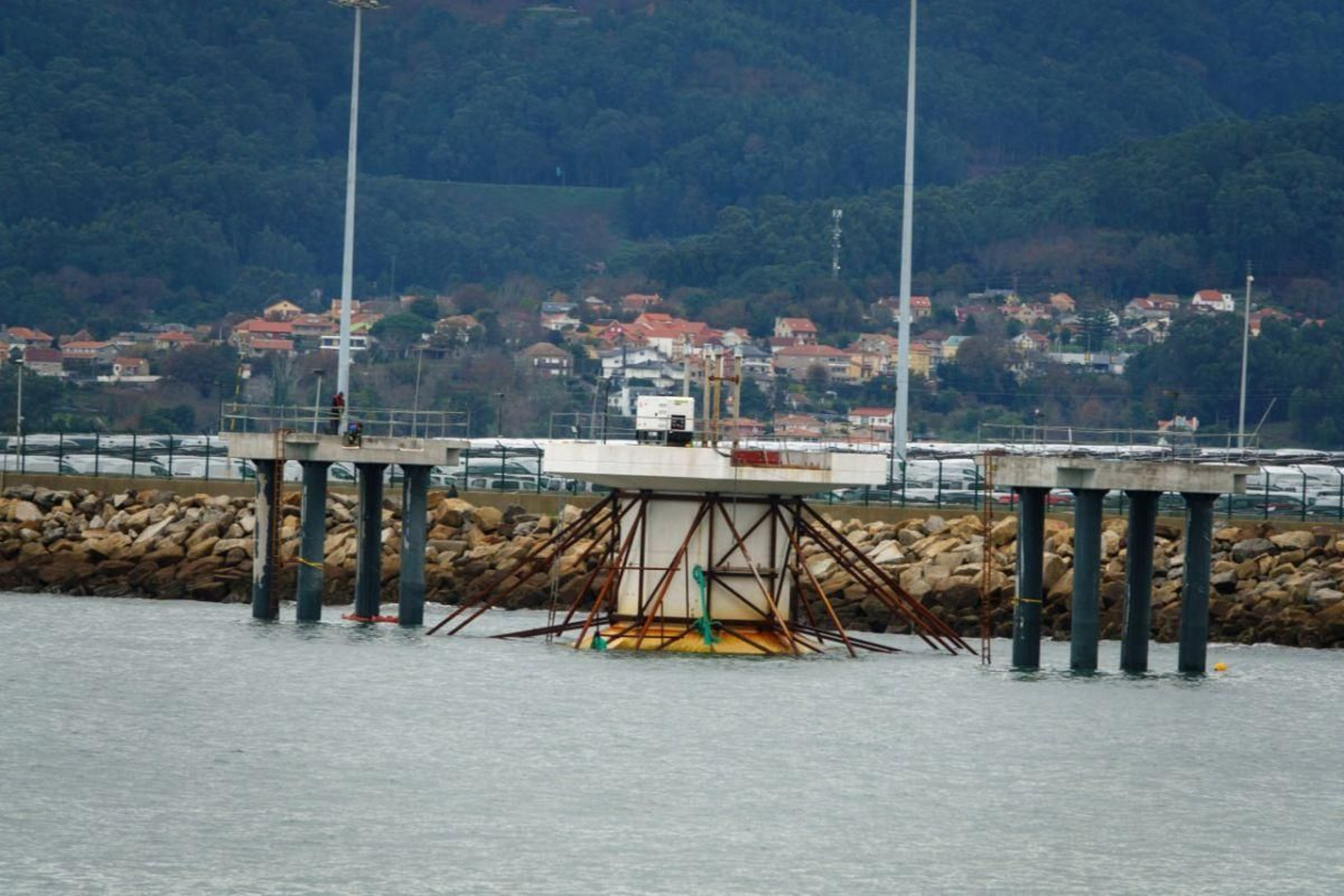 La instalación en marcha del visor “Peiraos do Solpor”, en Bouzas, con la conexión con la plataforma.