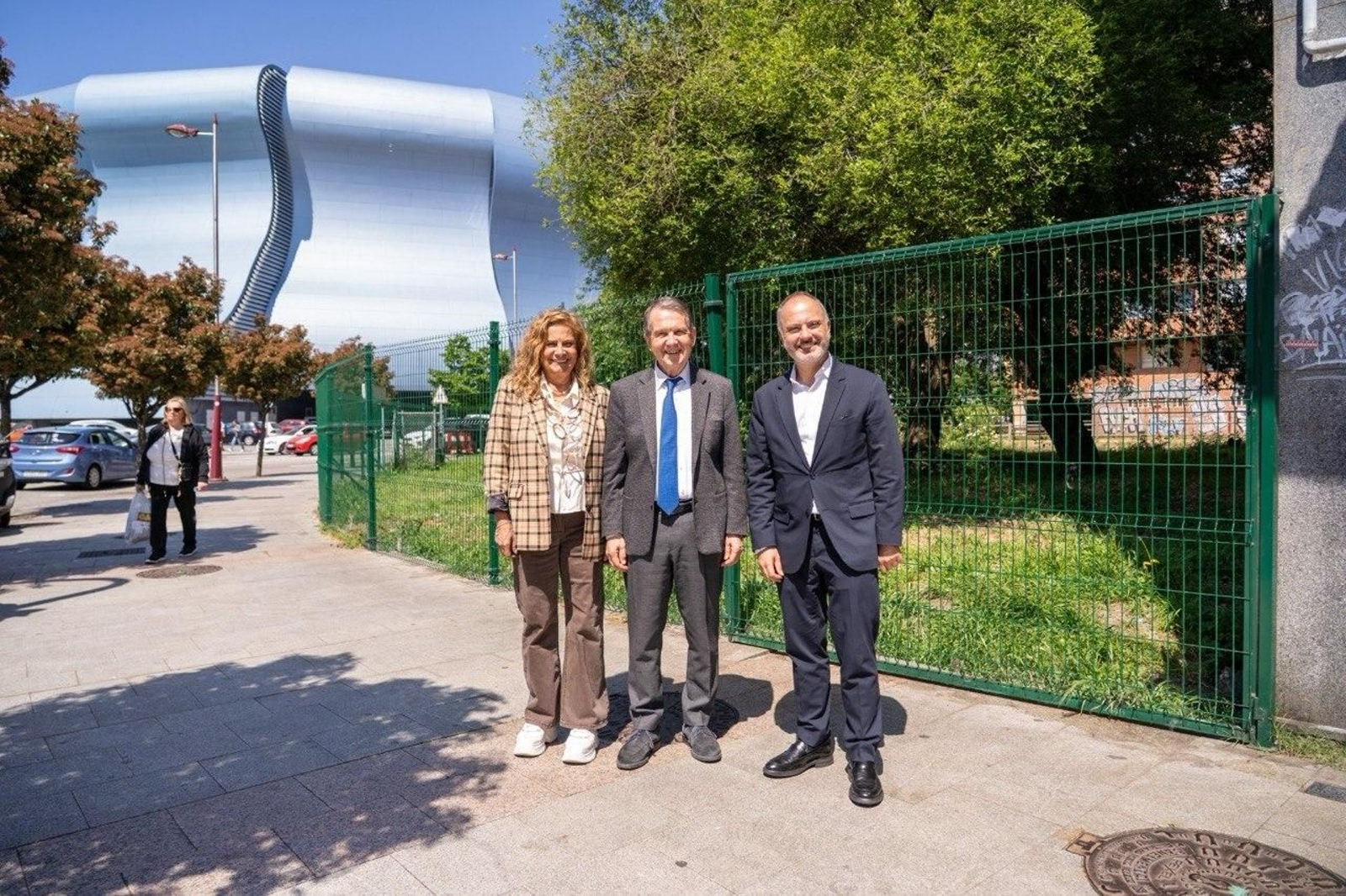 David Regades, Abel Caballero y Carmela Silva en la zona de los pisos.