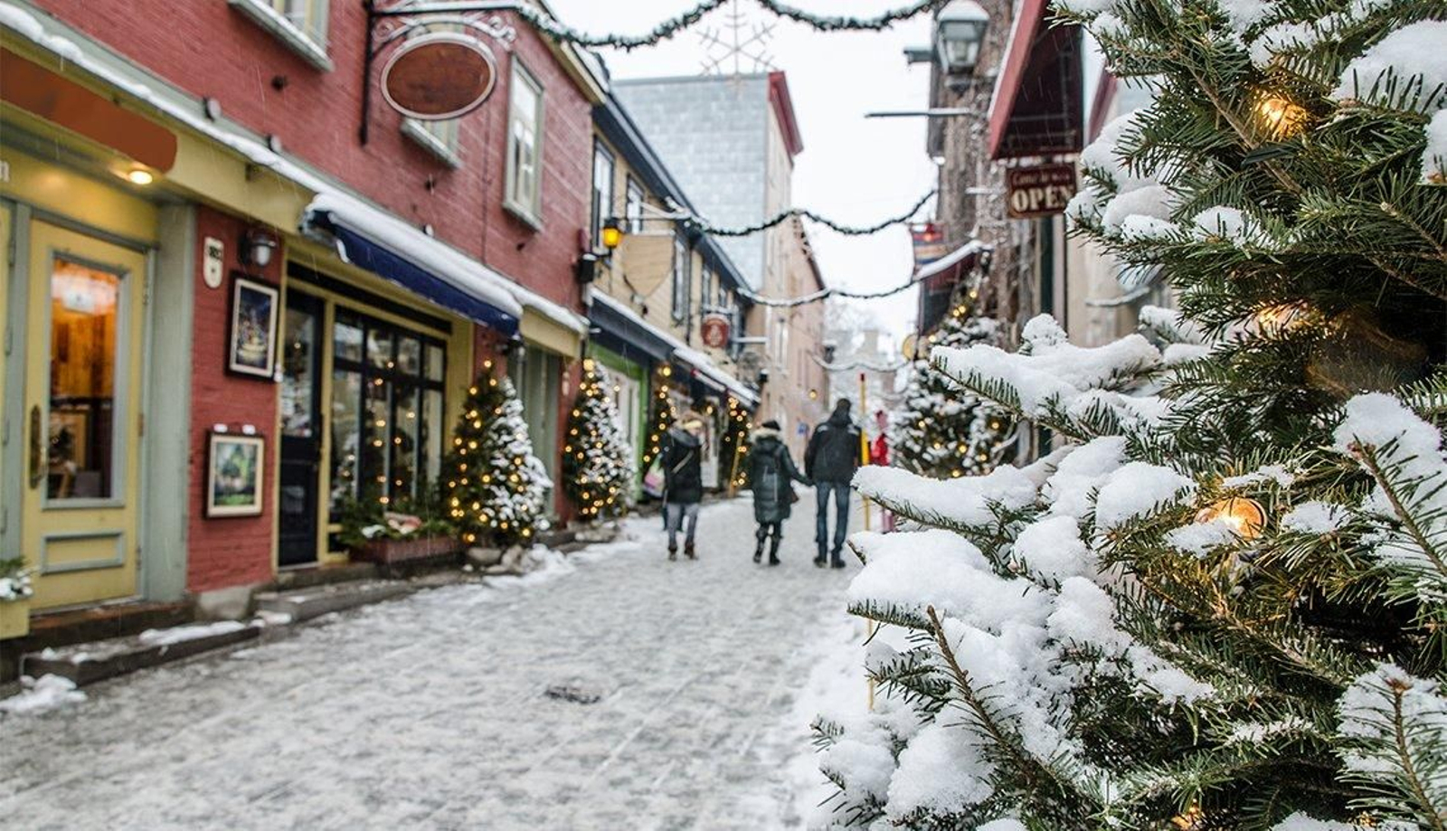 La ciudad de Quebec bajo la nieve en Navidad marcduf:Getty Images.jpg