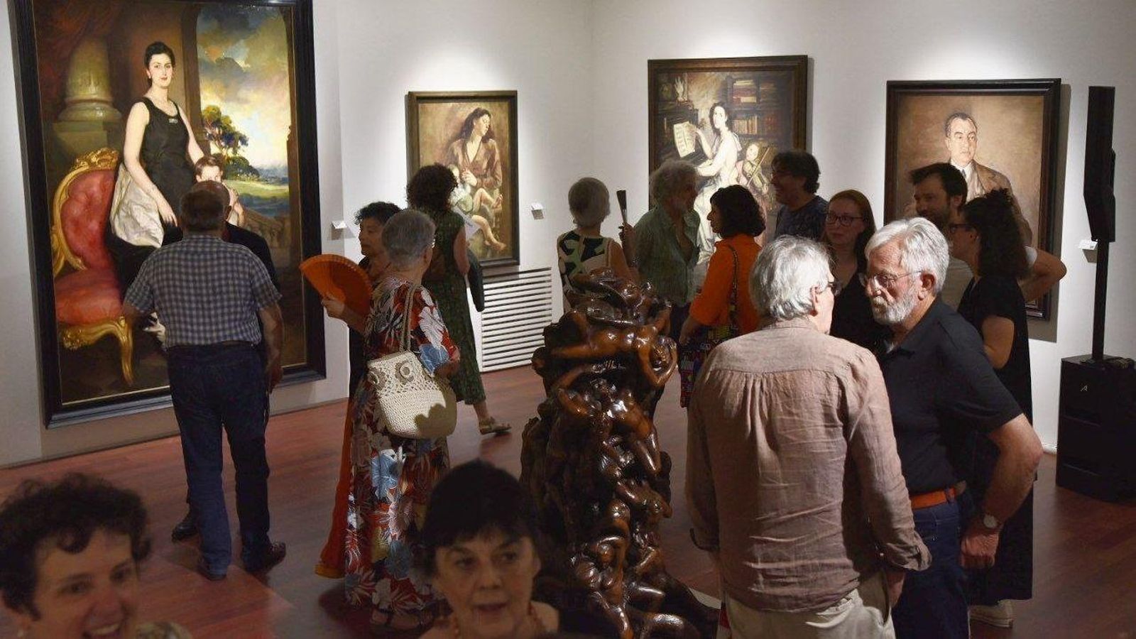La primera sala, de los años 40, abre la exposición del CMAG.