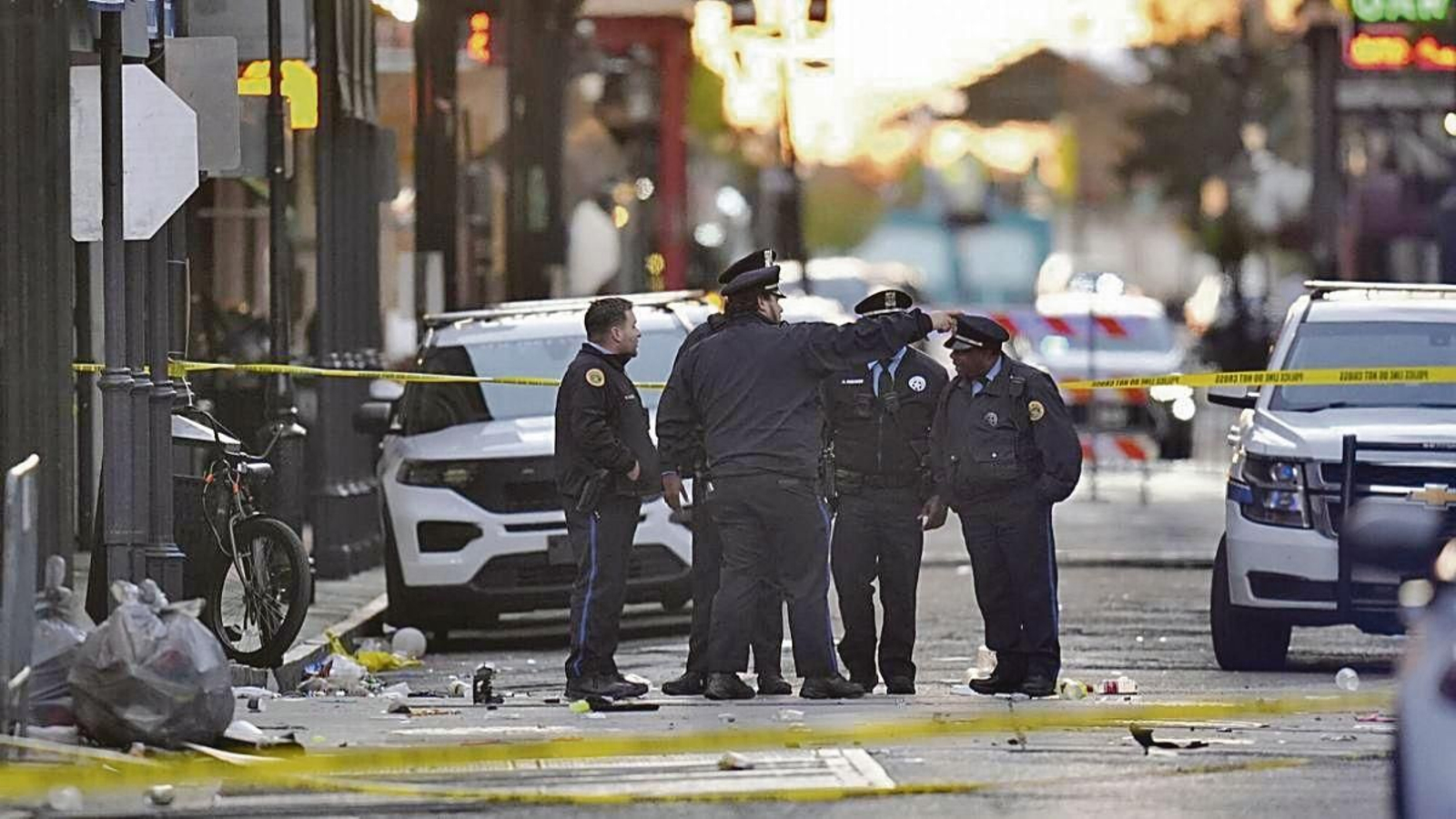 Varios agentes de Policía, en la zona donde se produjo el atropello múltiple.
