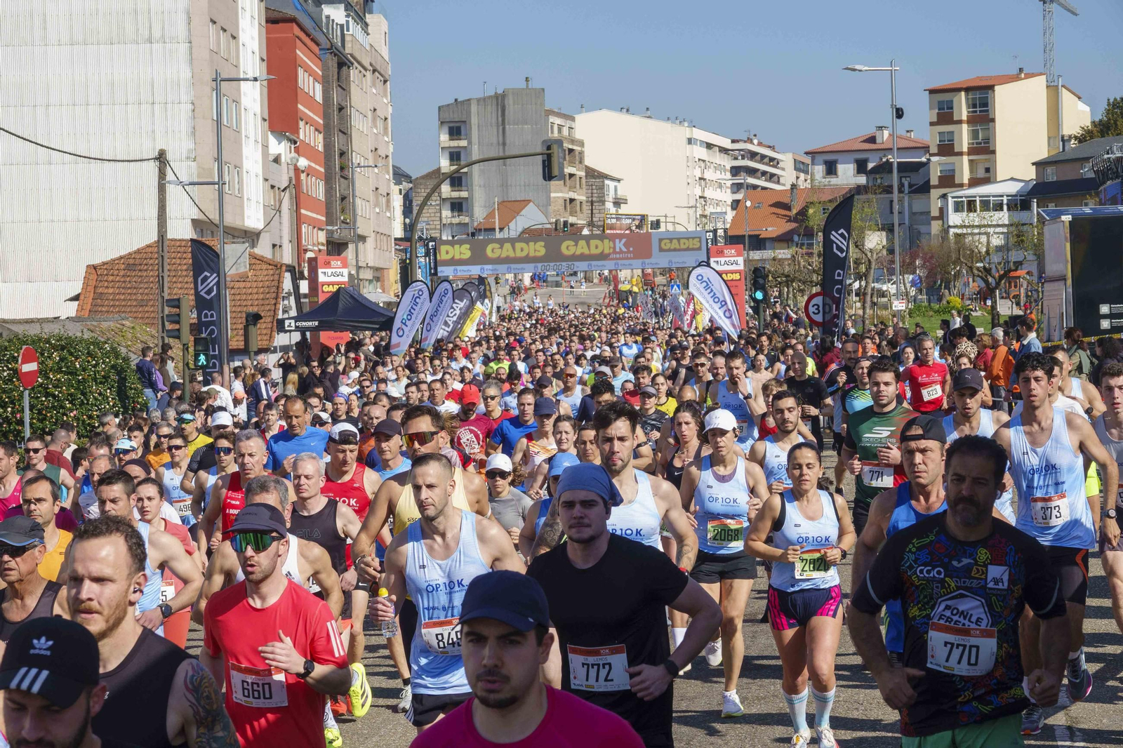 Galería | Pequeños y mayores se divierten en la 10K de Porriño