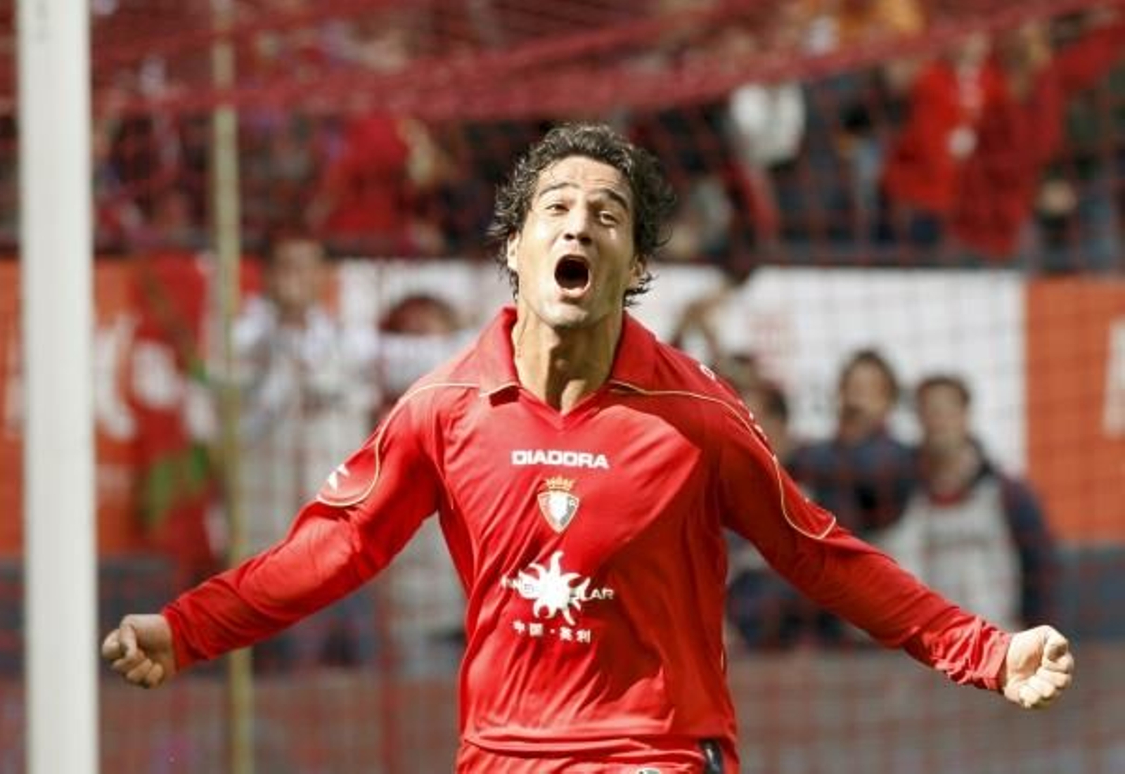 El centrocampista iraní del Osasuna, Masovd Saleimani celebra un gol.