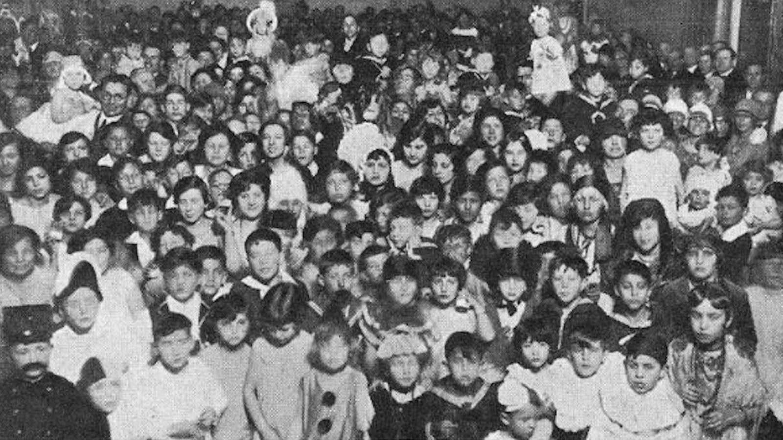 Carnaval de niños en el Liceo-Recreo. Vida Gallega nº 371.