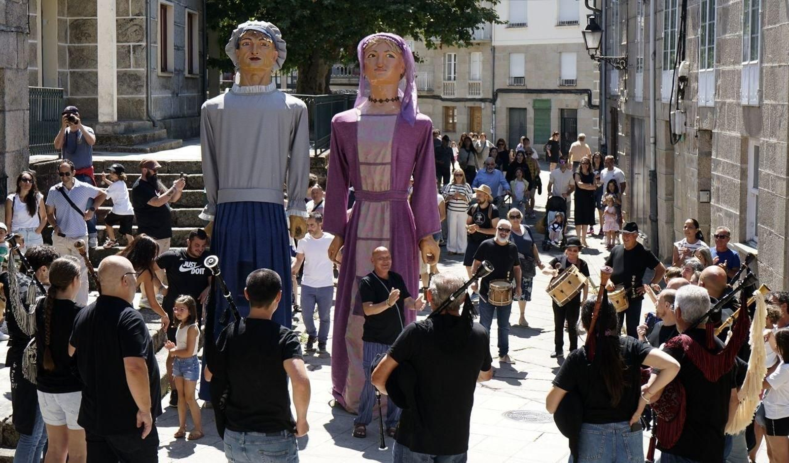 Procesión de San Benito con los gigantes (Foto: Marcos Atrio).