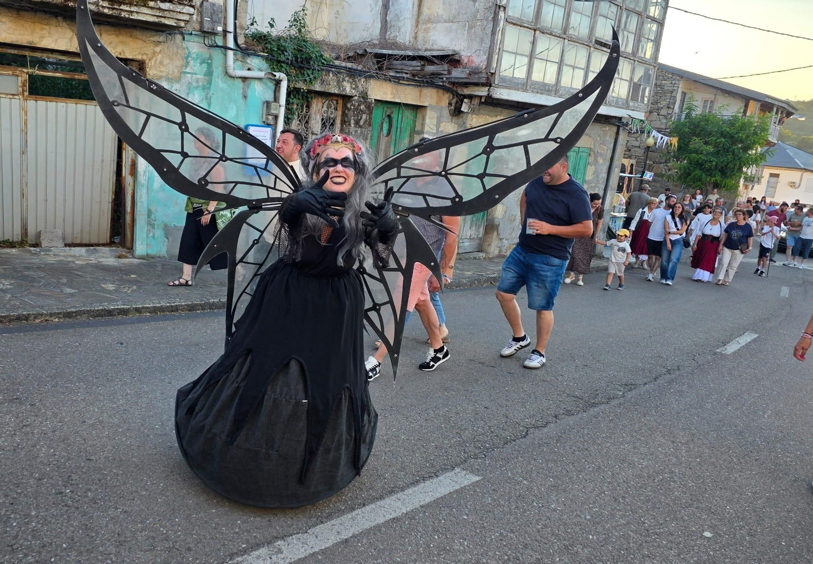 Diferentes personajes de fantasía y caminantes blancos sorprendieron al público a lo largo del recorrido.