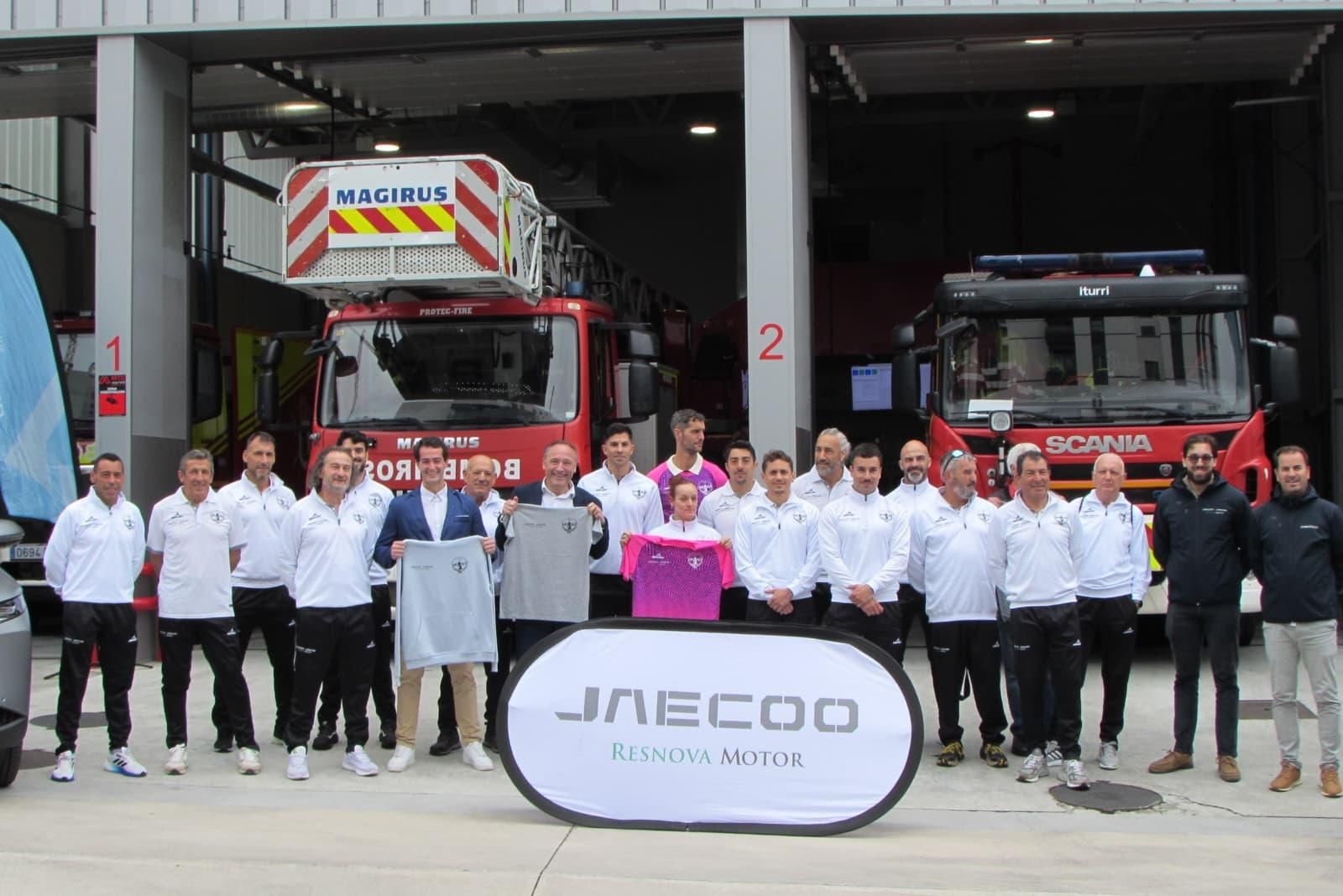 El equipo de fútbol siete de los bomberos de Vigo se presentó ayer.