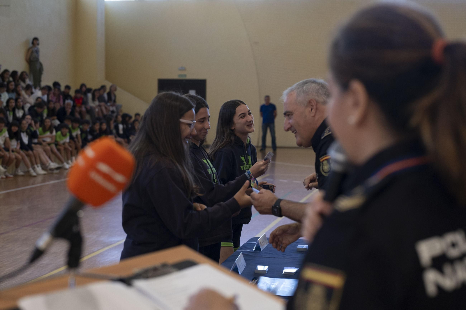 Galería | La Policía Nacional entrega el carnet de ciberexpert@s a más de 200 estudiantes ourensanos