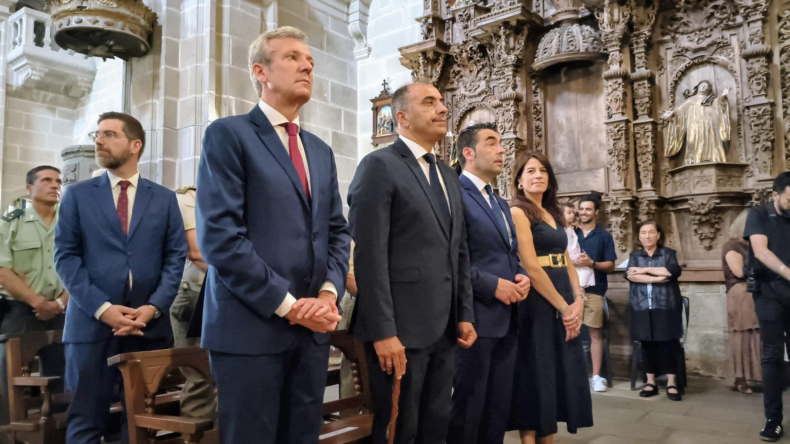 Alfonso Rueda, Ángel Moldes, Luis López y Martínez Allegue en la eucaristía.