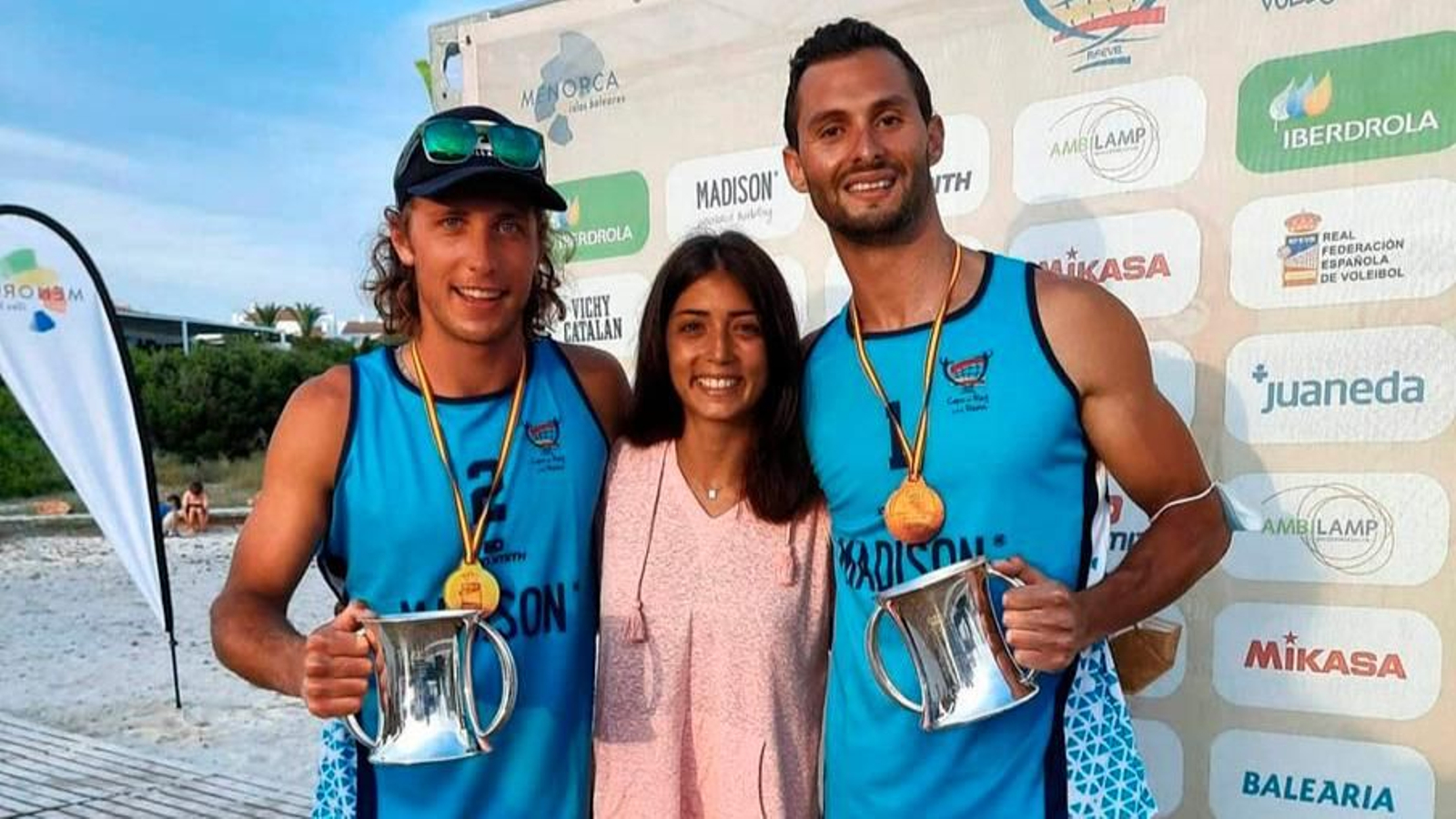 Timothee Platre y Nathan Matos (dorsal 1) obtuvieron la victoria en la Copa del Rey disputada en Menorca.