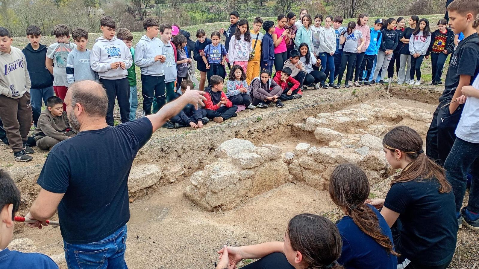 El arqueólogo Víctor Muñiz explicó el yacimiento romano de O Bouzadoiro.