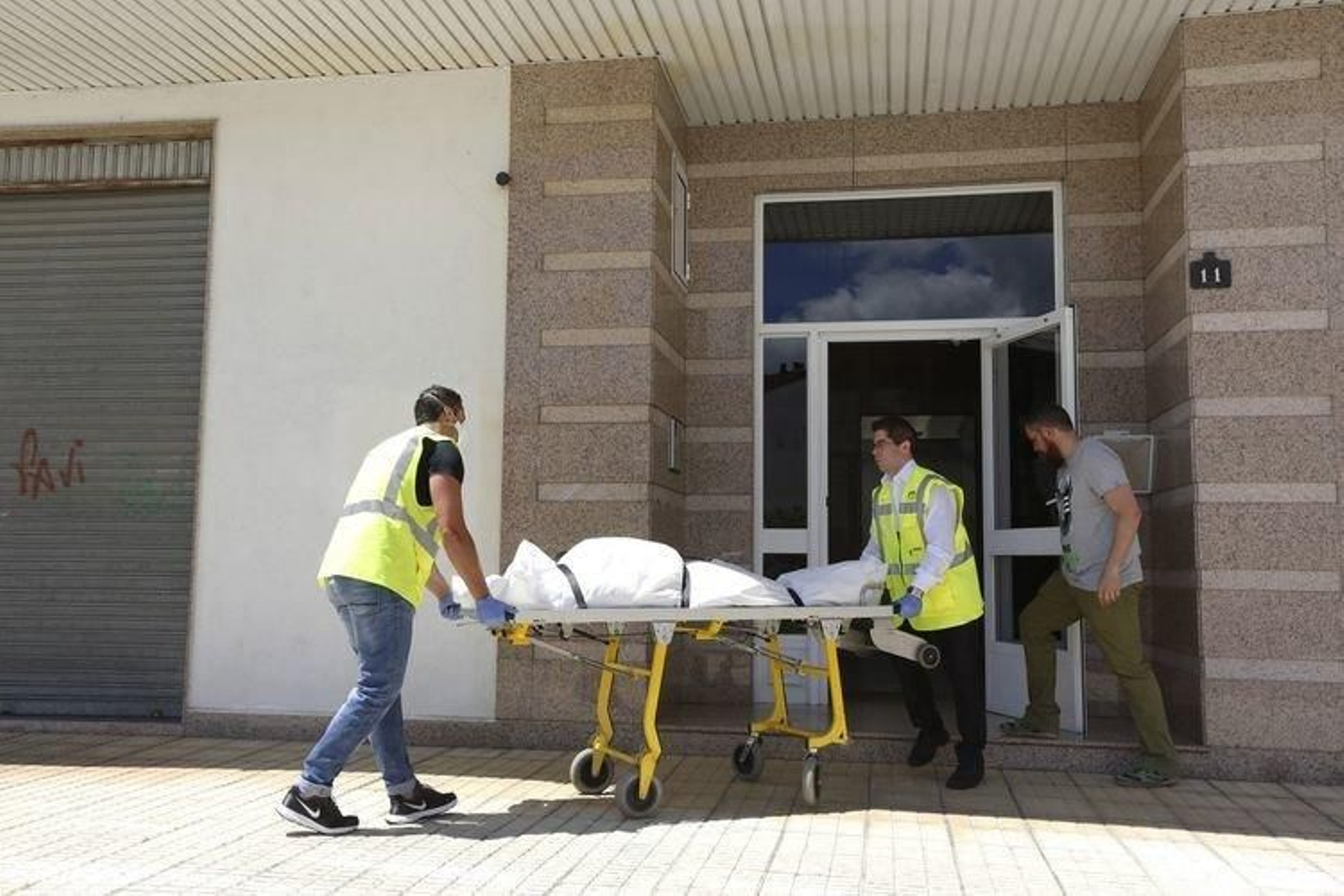 El matrimonio residía en la calle Gregorio Hernández. (XESÚS FARIÑAS)