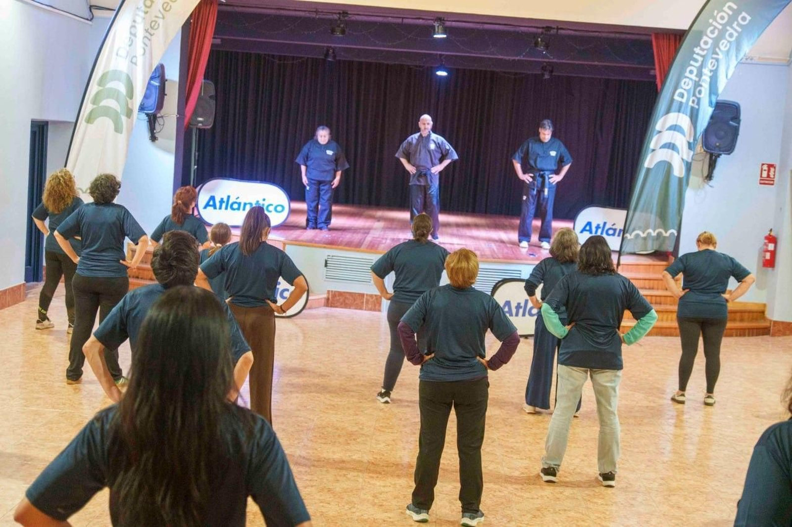 Galería | El curso de defensa personal de +Deporte Atlántico reúne a medio centenar de mujeres en Vigo