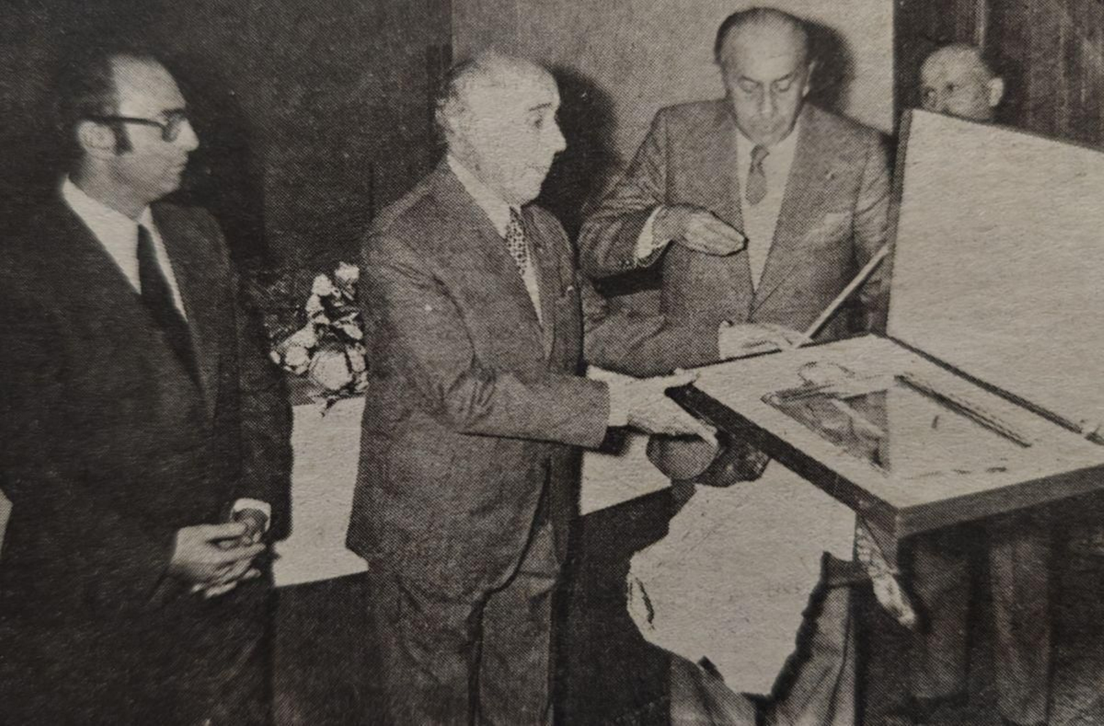 Homenaje de despedida al director de la Caja en Ribadavia.