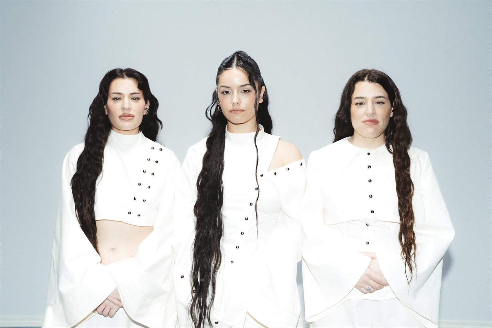 Las tres integrantes del grupo "Tanxugueiras", en el cartel promocional de su nuevo álbum.