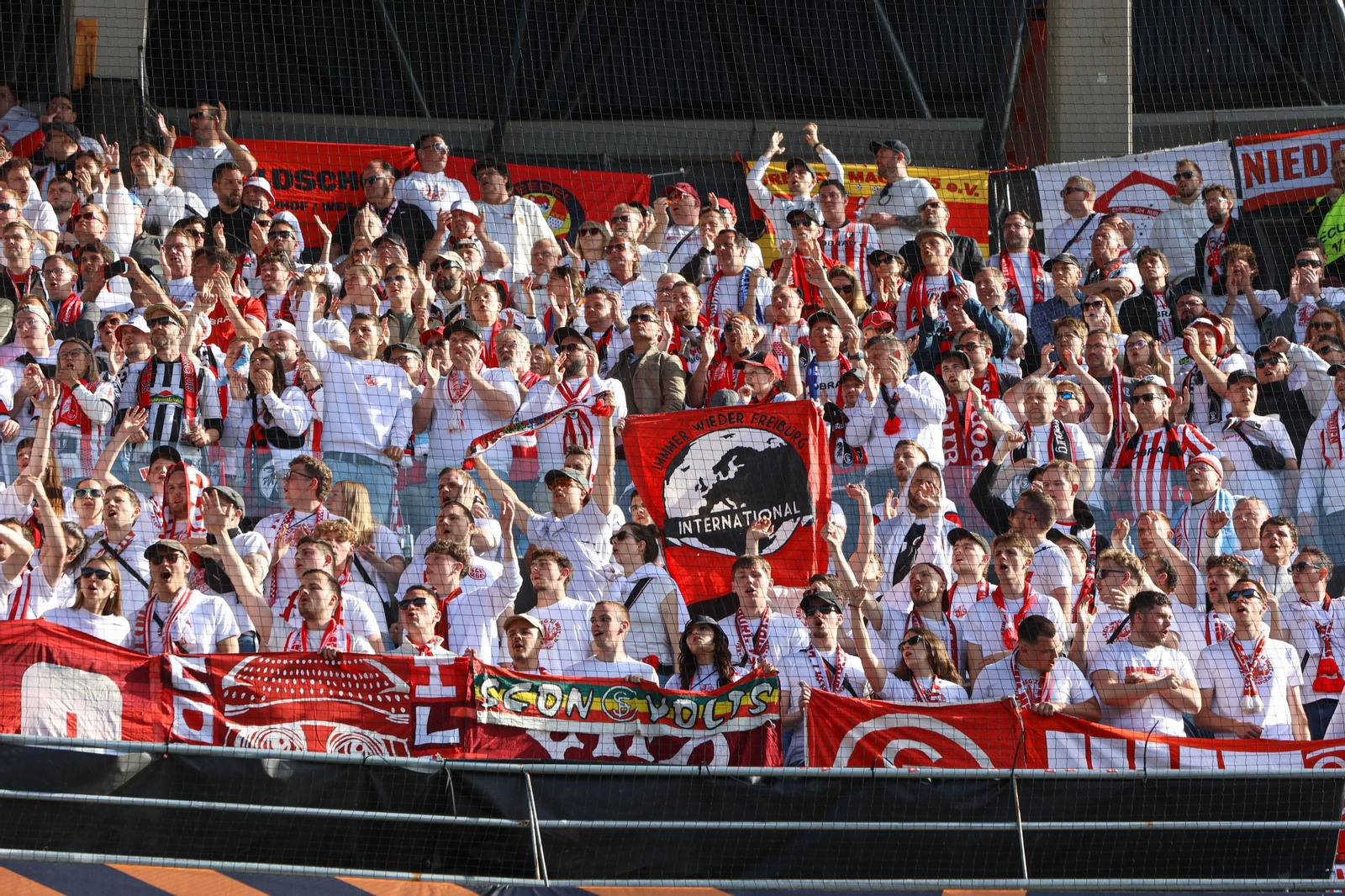 Galería | La goleada del Friburgo puso fin al sueño europeo del Celta