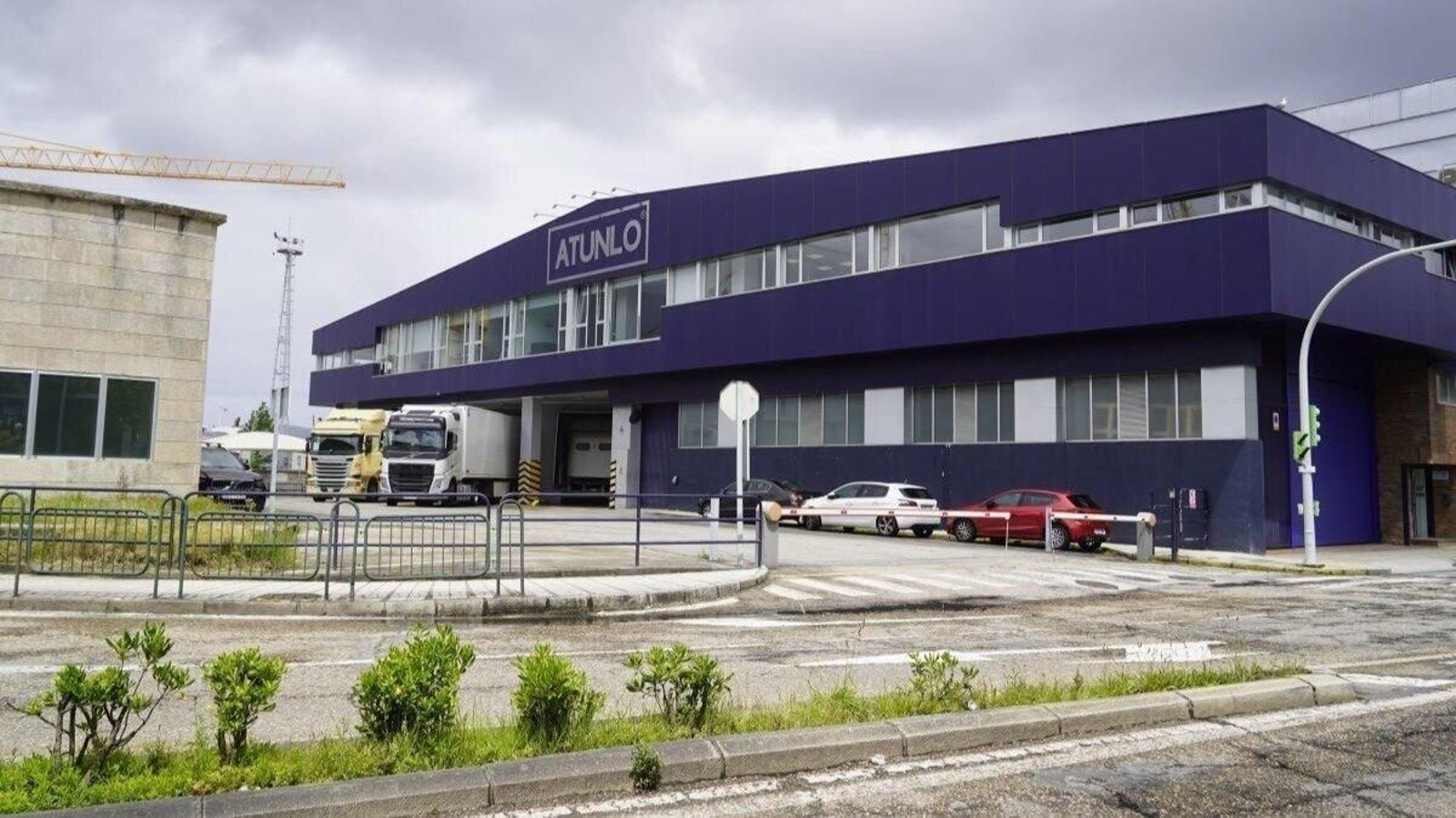Las instalaciones centrales de la pesquera Atunlo SA en la avenida de Beiramar.