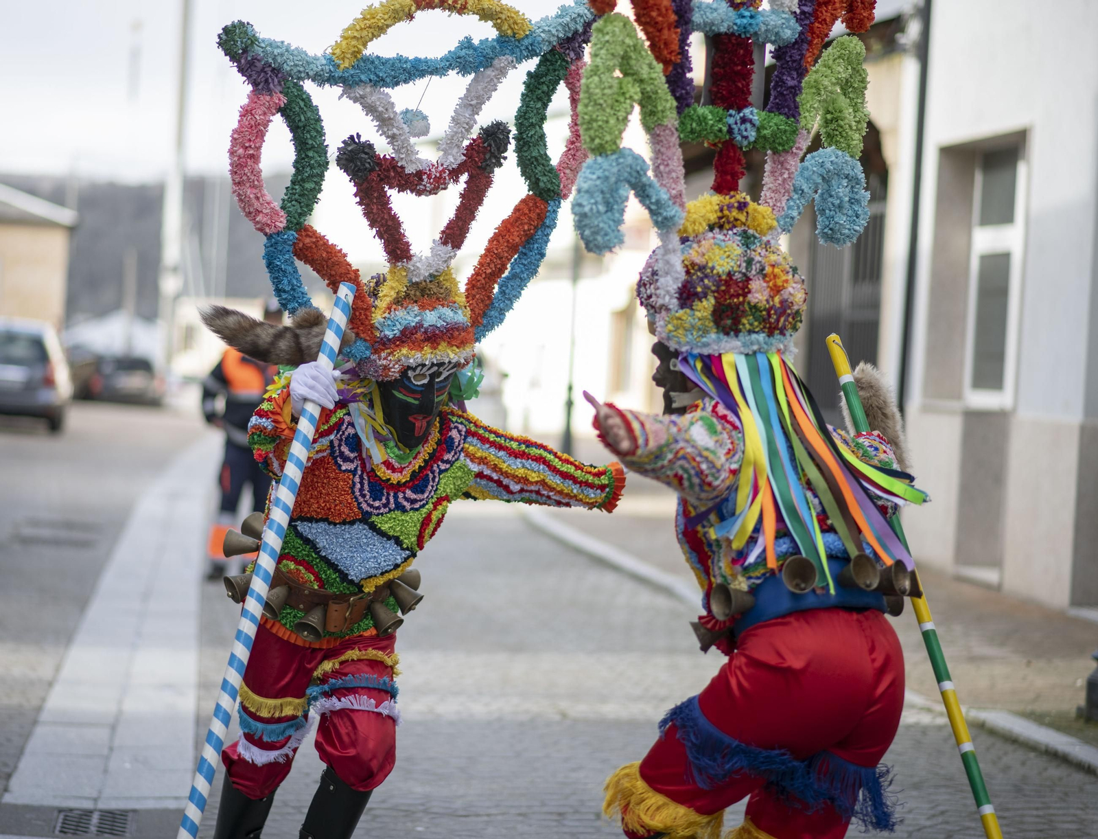 Galería | Viana do Bolo da inicio a su Entroido con el folión femenino