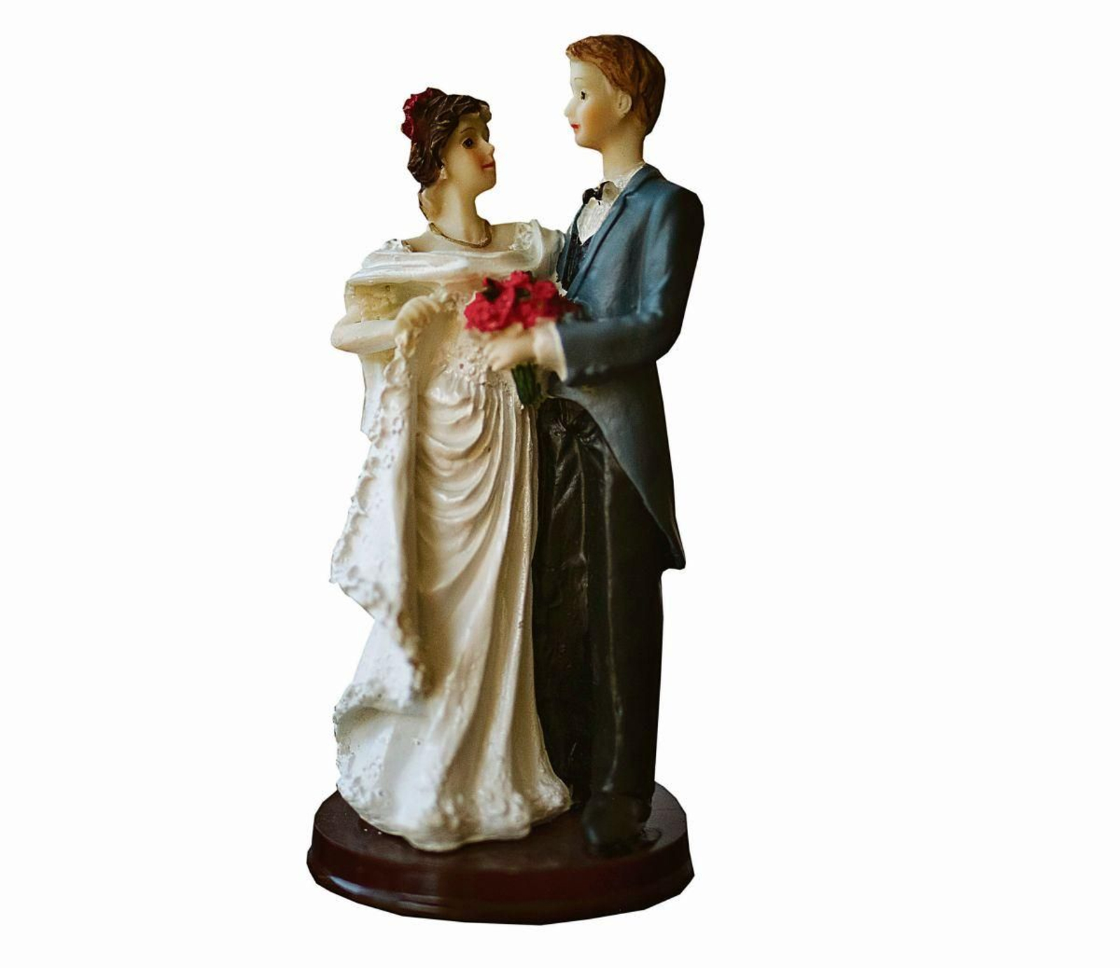 Ella muy bien peinada y sin velo. Él, elegantísimo.