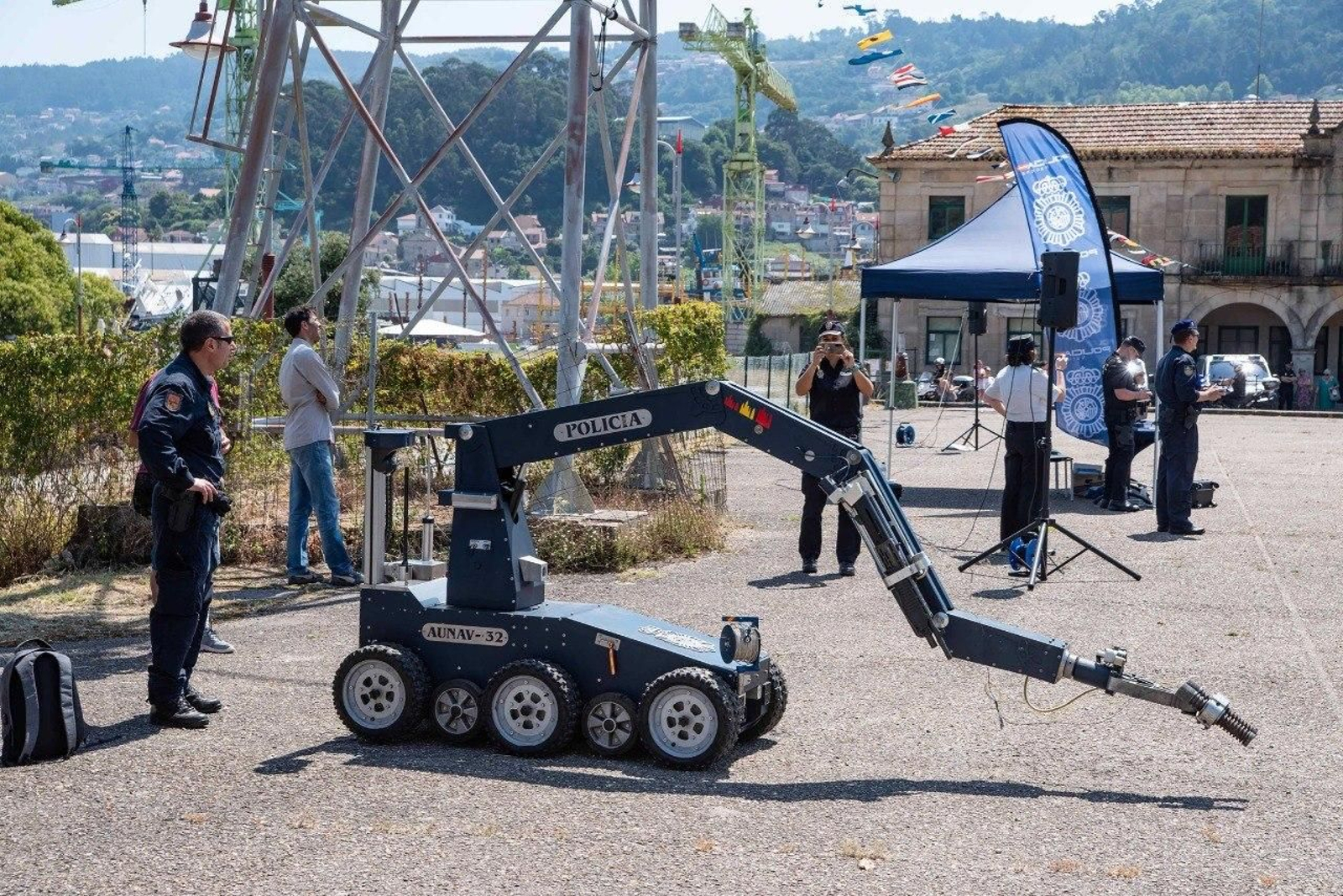 Galería | Exhibición de la Policía Nacional en la ETEA