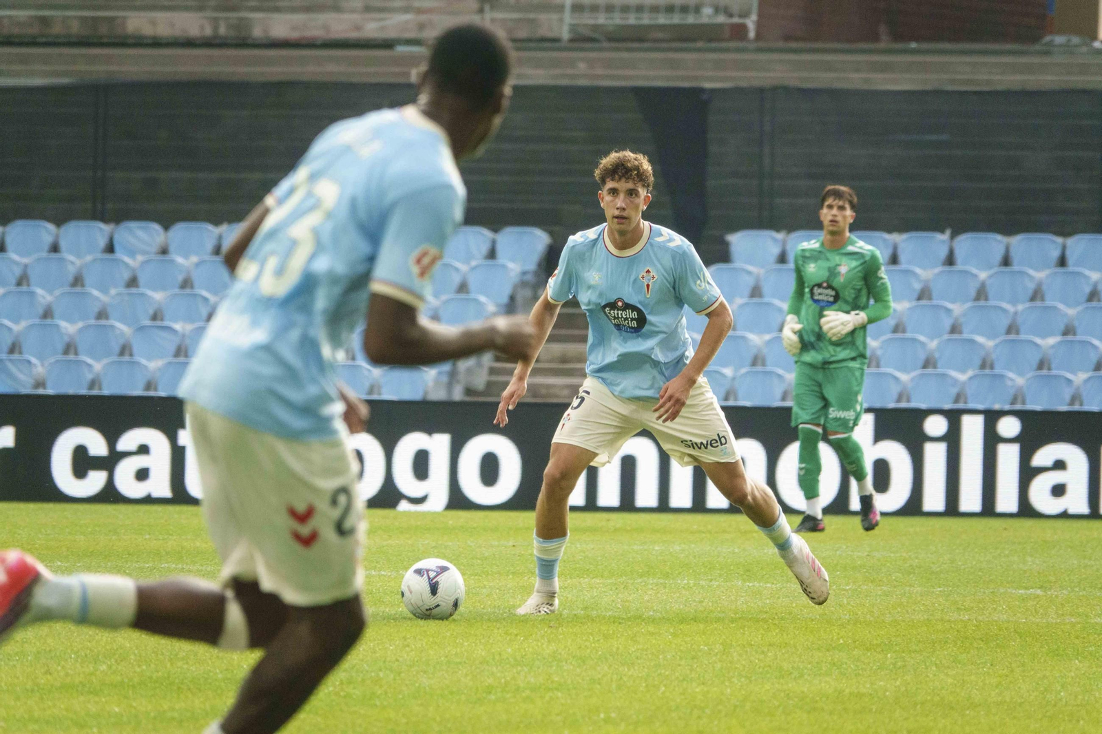 Galería | El Celta Fortuna se estrena como local en Segunda División