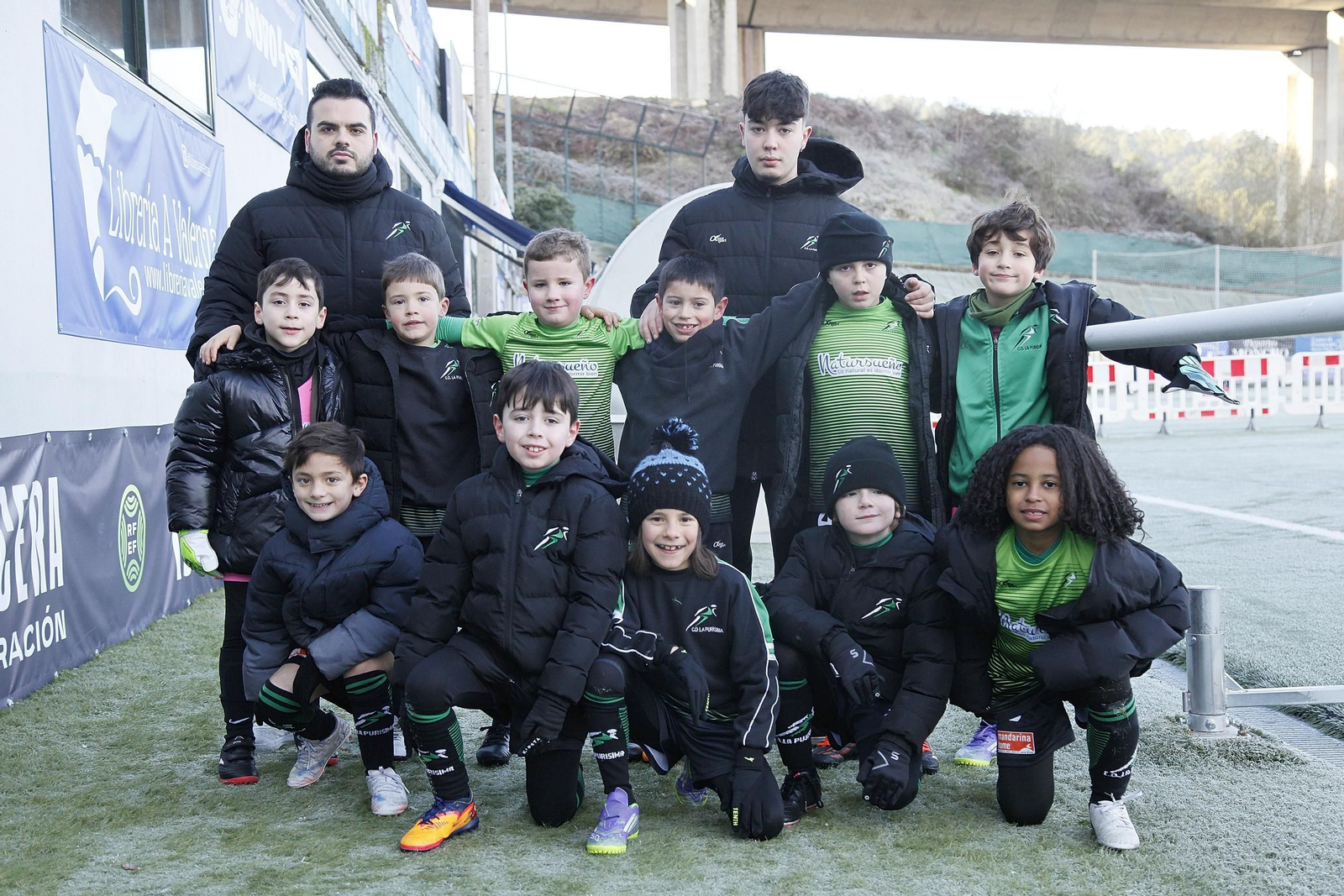 Galería | El fútbol base ourensano disfruta de un torneo benéfico en Barbadás