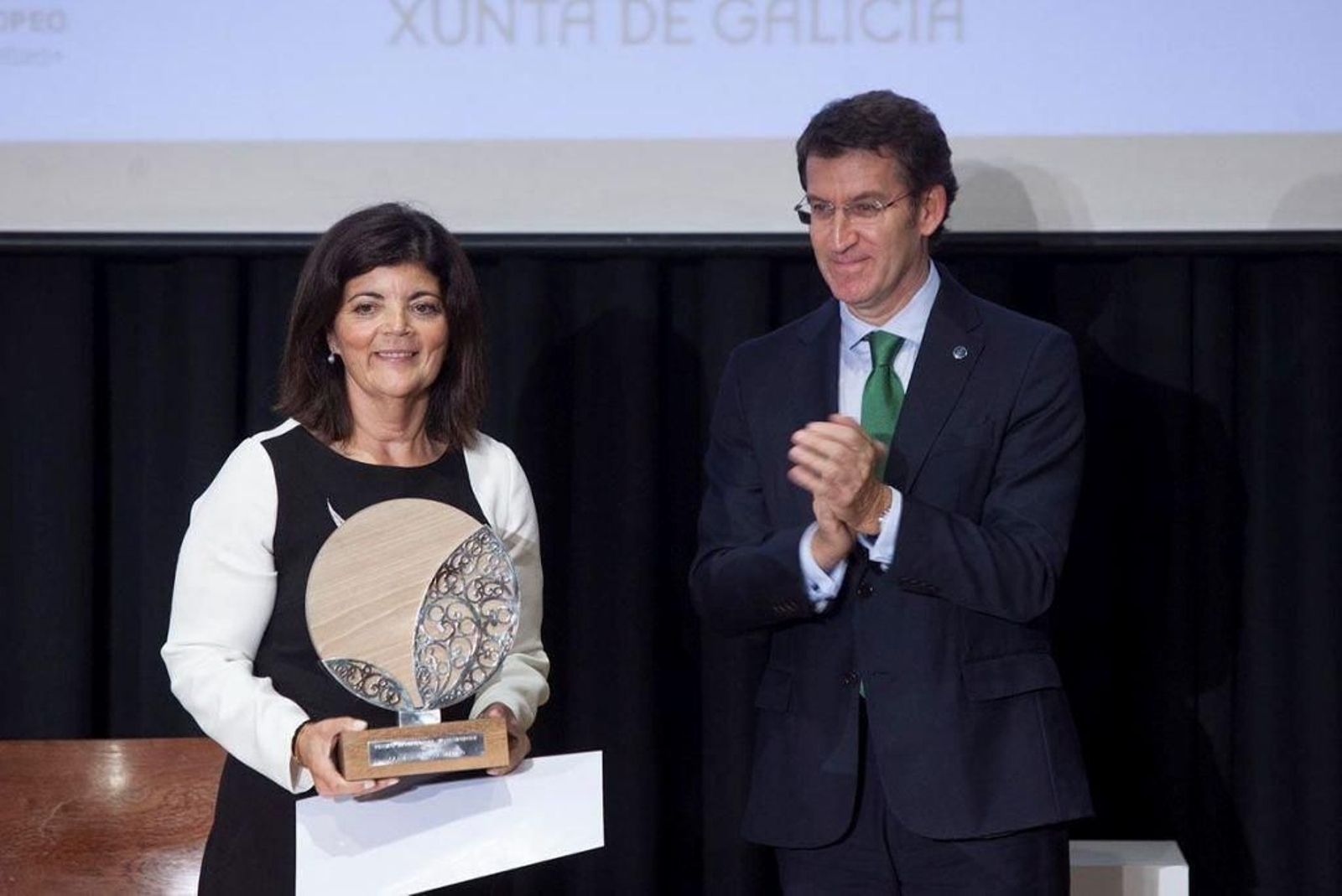 Carmen García Mateo, en el momento de recibir el premio.