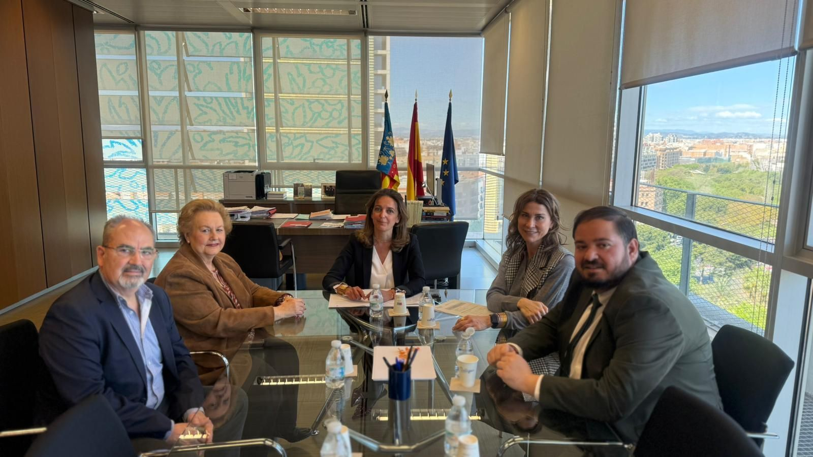 Encuentro con la Federación de la Consellera y miembros del gobierno