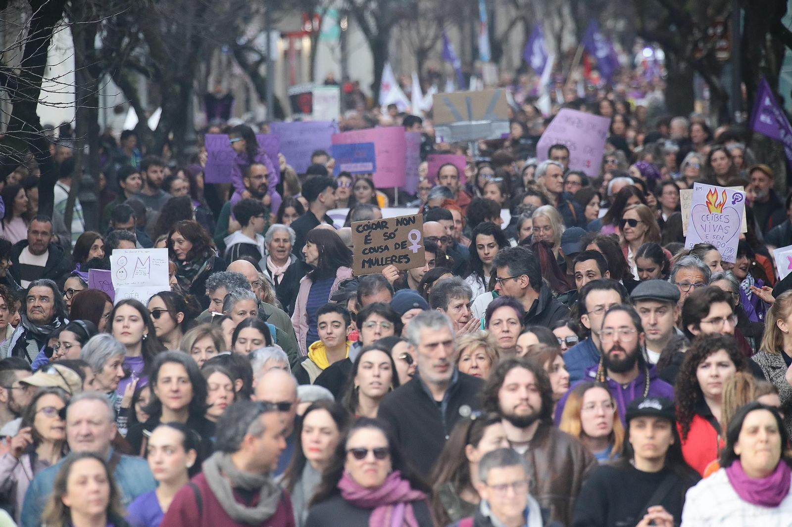 Galería |  Las mujeres salen a las calles de Ourense: feminismo y revolución