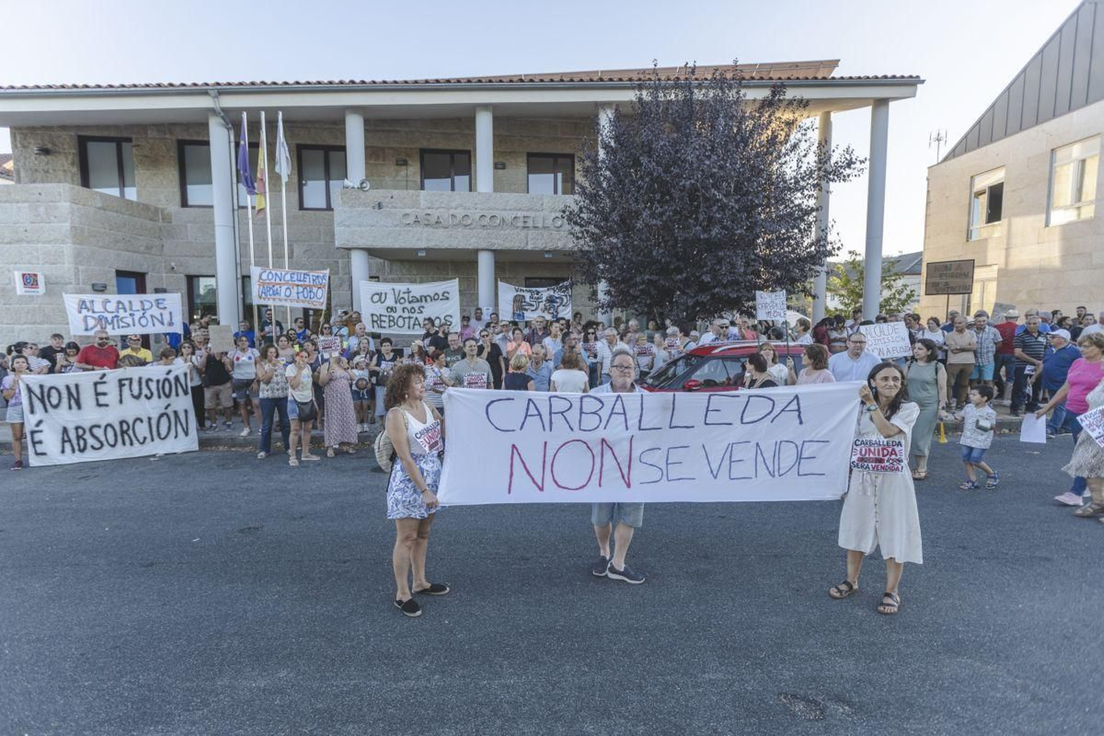 Carballeda de Avia protesta contra la fusión con Ribadavia.