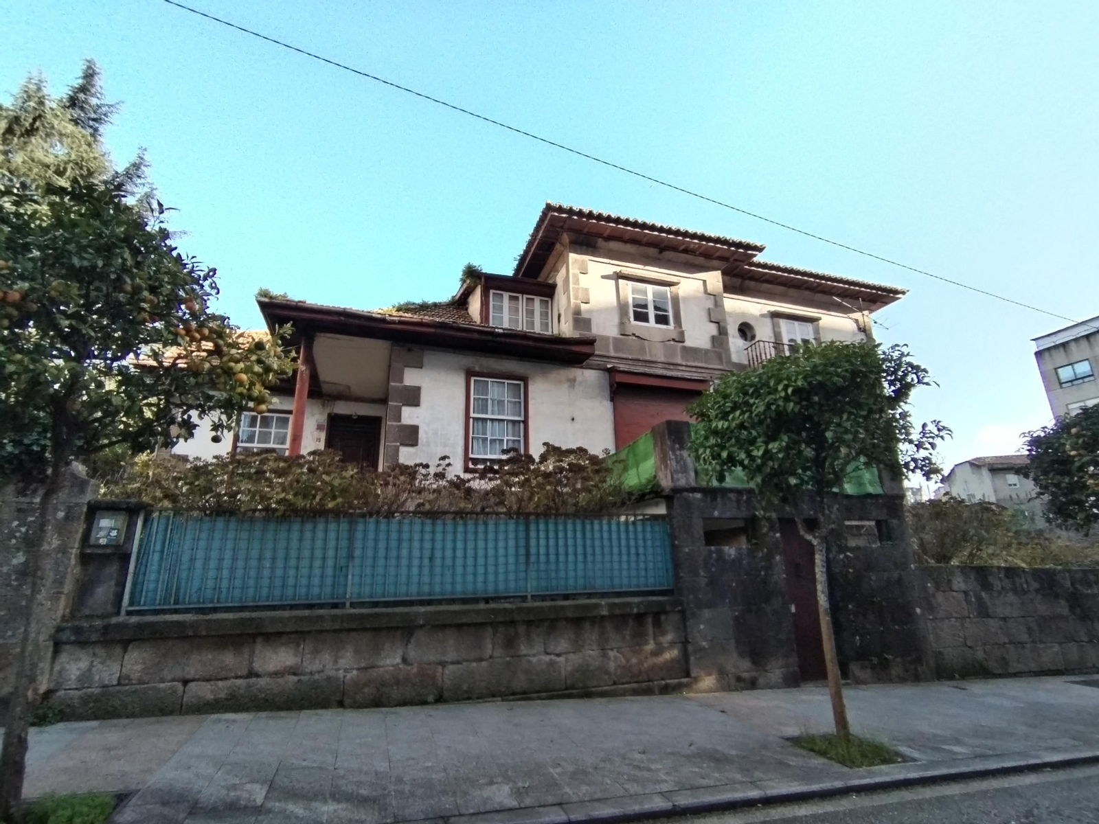 Inmueble en venta en la calle Tomás Alonso, con una parcela en suelo urbano consolidado. A la venta por 1,9 millones.