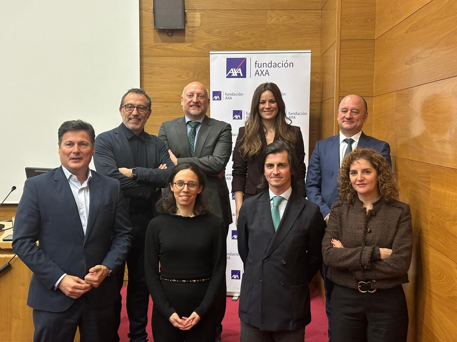 Participantes en la presentación del estudio y el debate entre empresas, ayer en la Cámara de Comercio en Vigo.