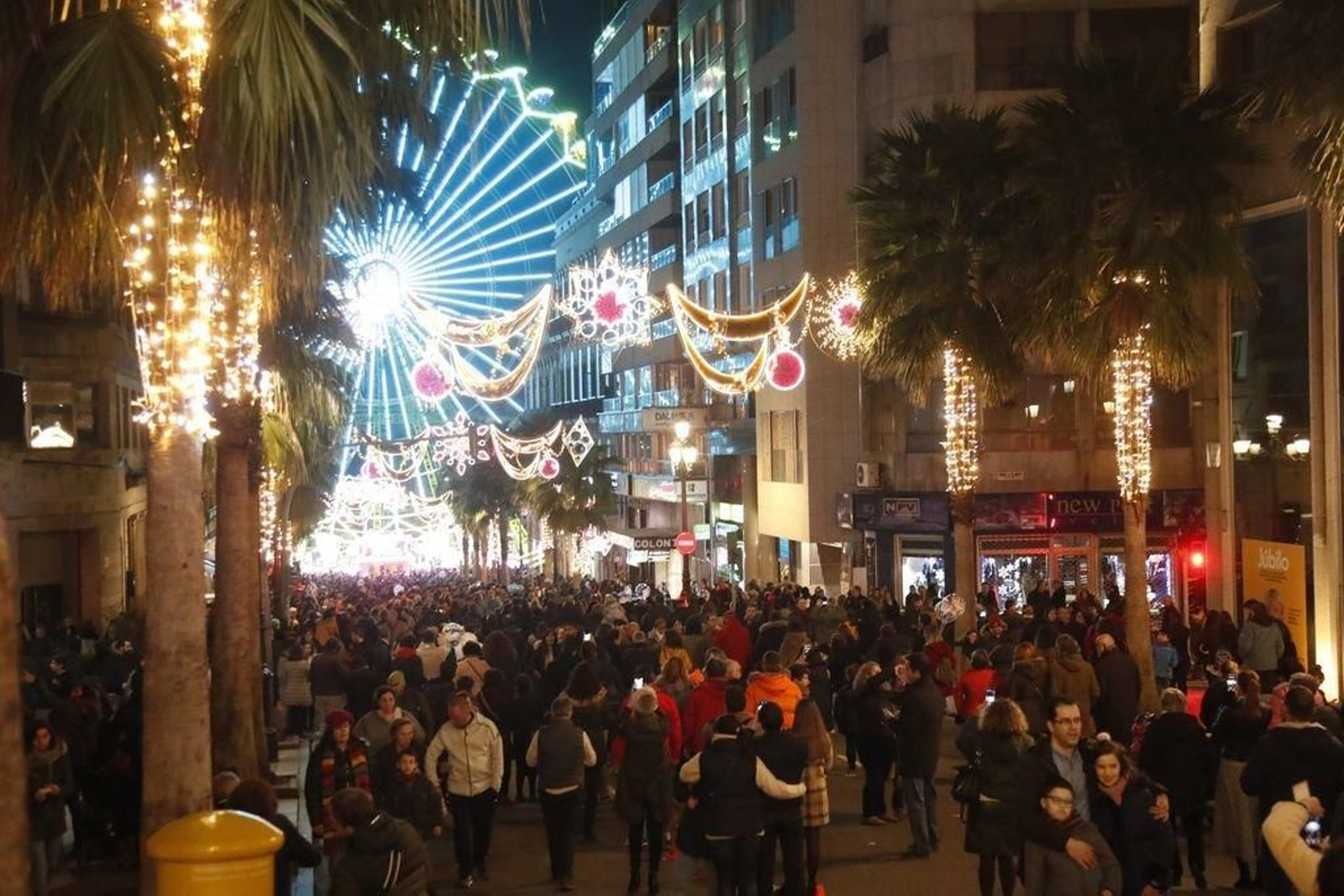 Los turistas invaden Vigo en el Puente193