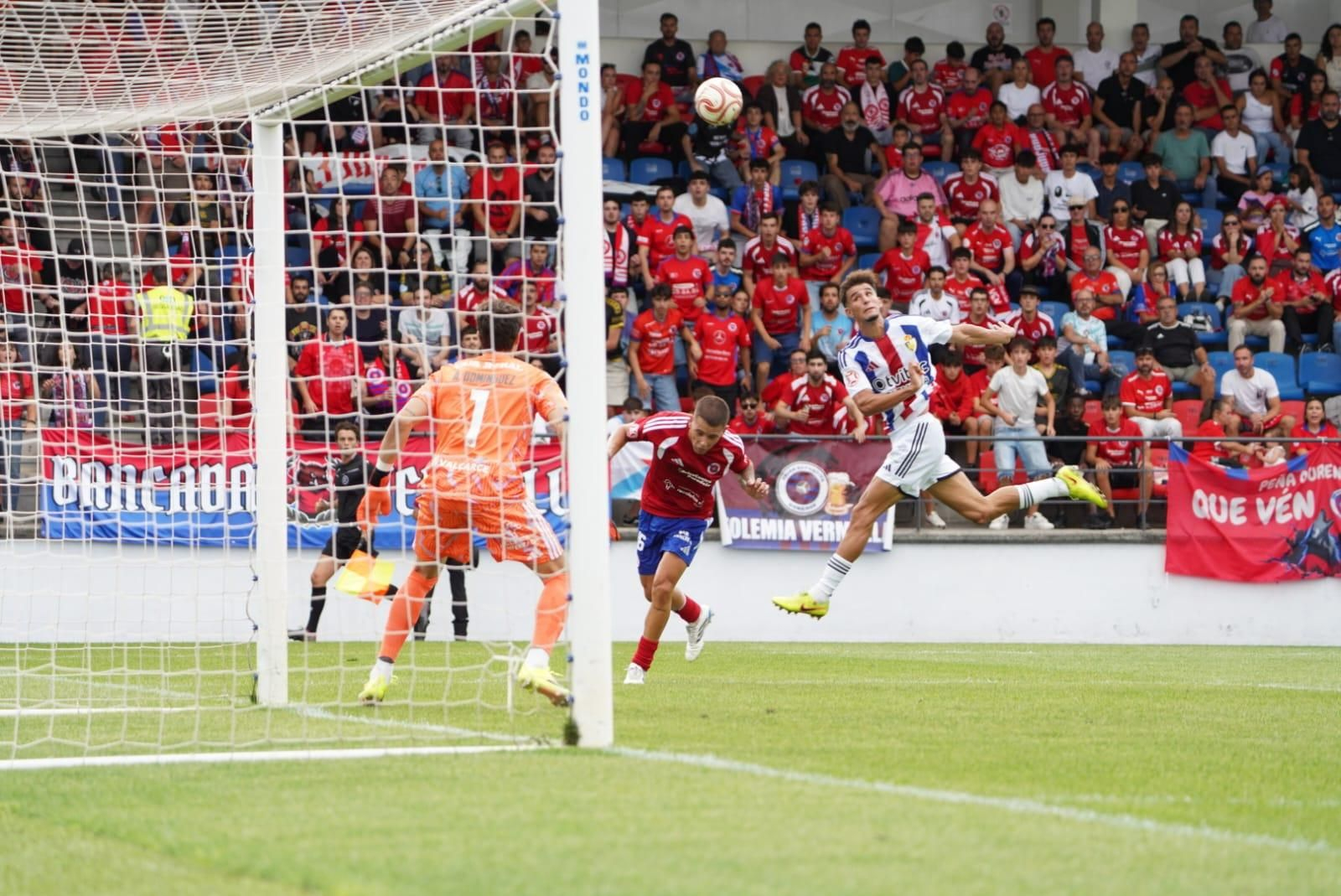 Galería | O Couto disfruta con el estreno de la UD Ourense en Primera Federación, en fotos