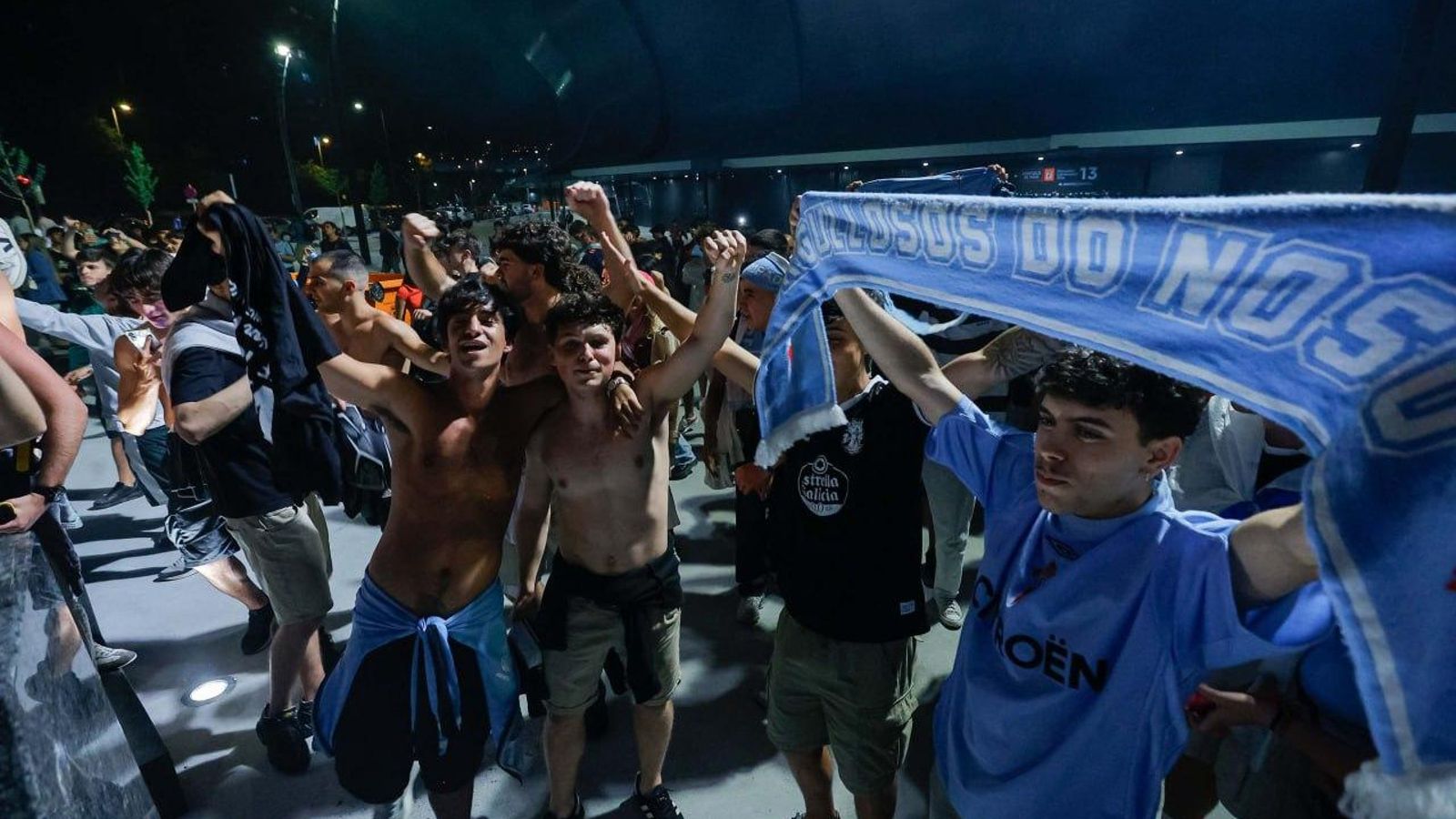 Galería | La afición celeste celebra el billete a Europa del Celta